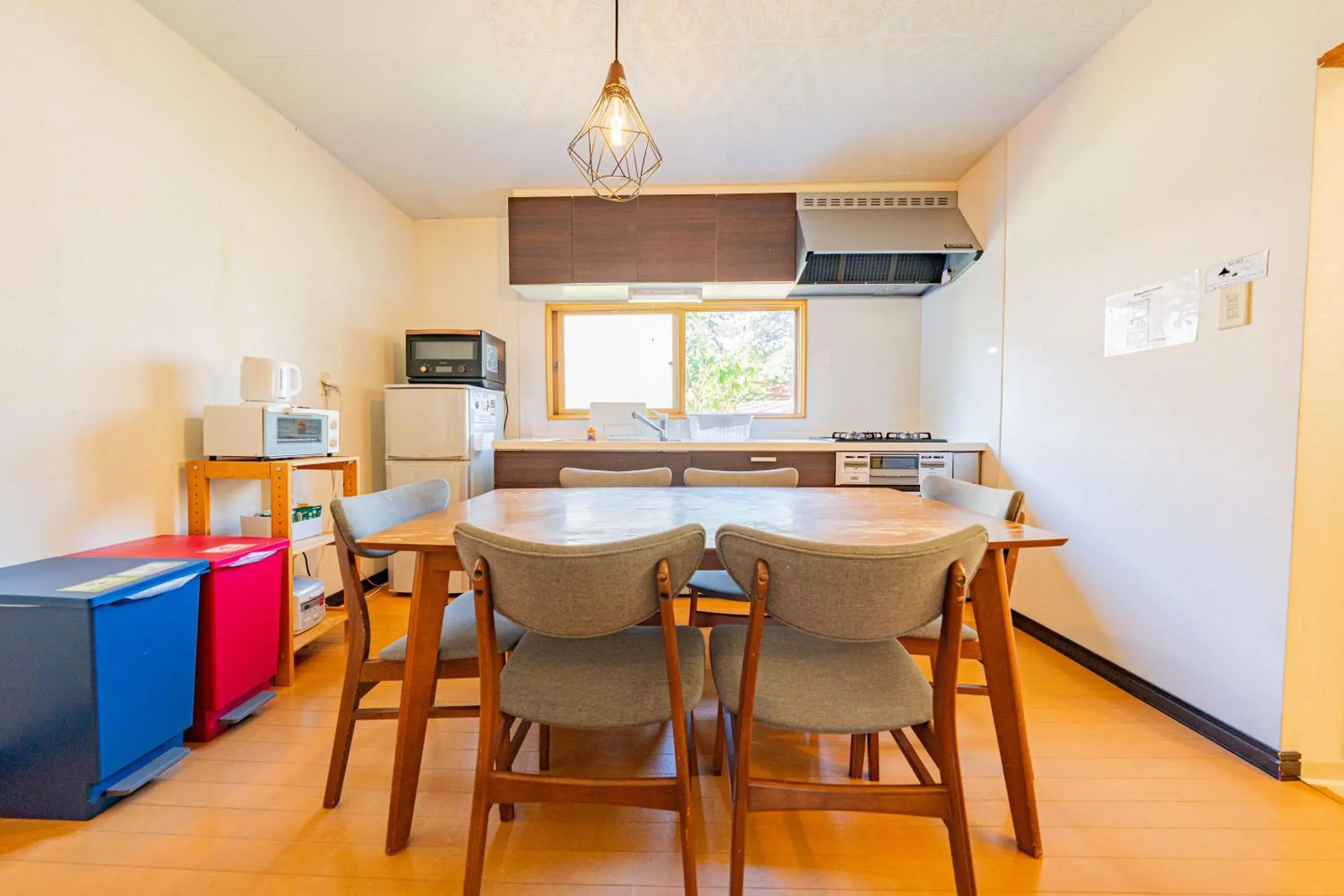 Three-Bedroom House in Extreme Three-Bedroom House in Extreme