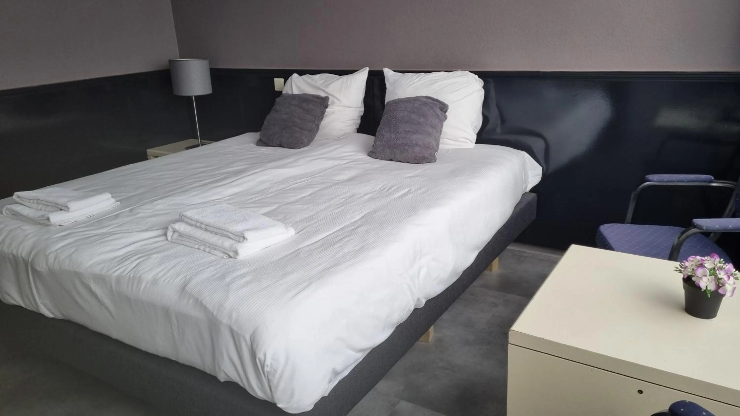 Bed in City Hotel Winschoten