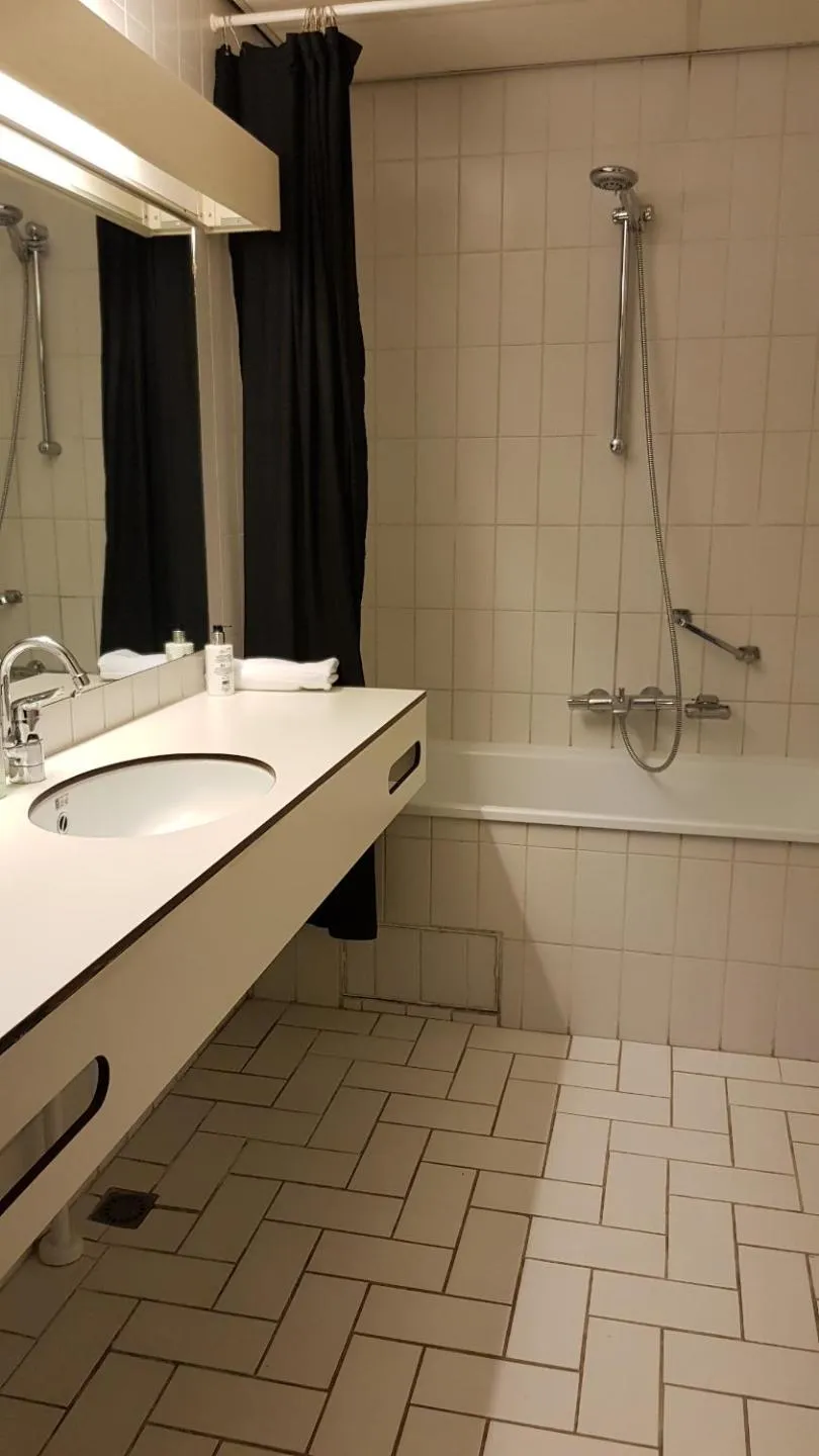 Shower in City Hotel Winschoten