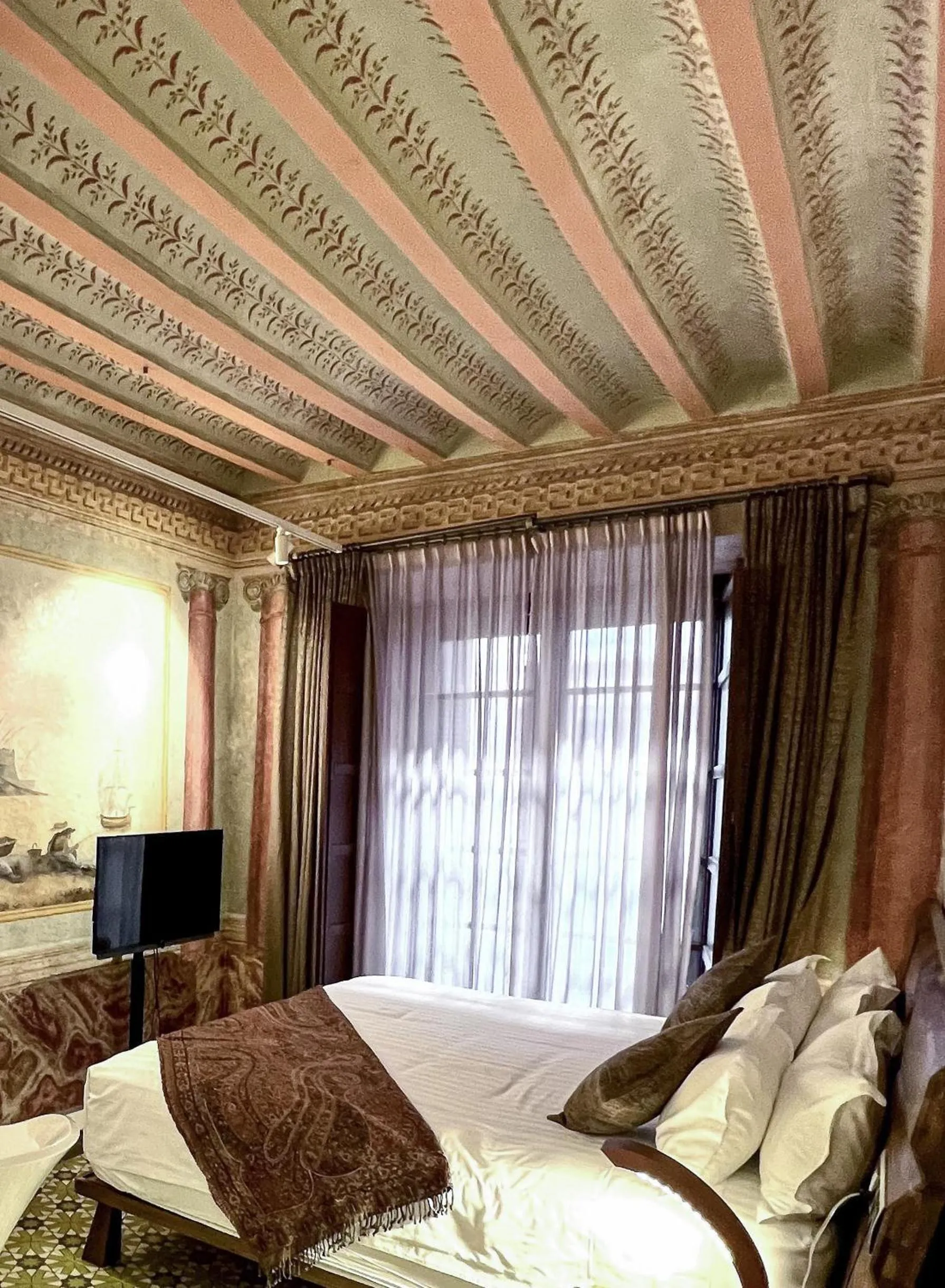 Bed in Anahita Boutique Hotel