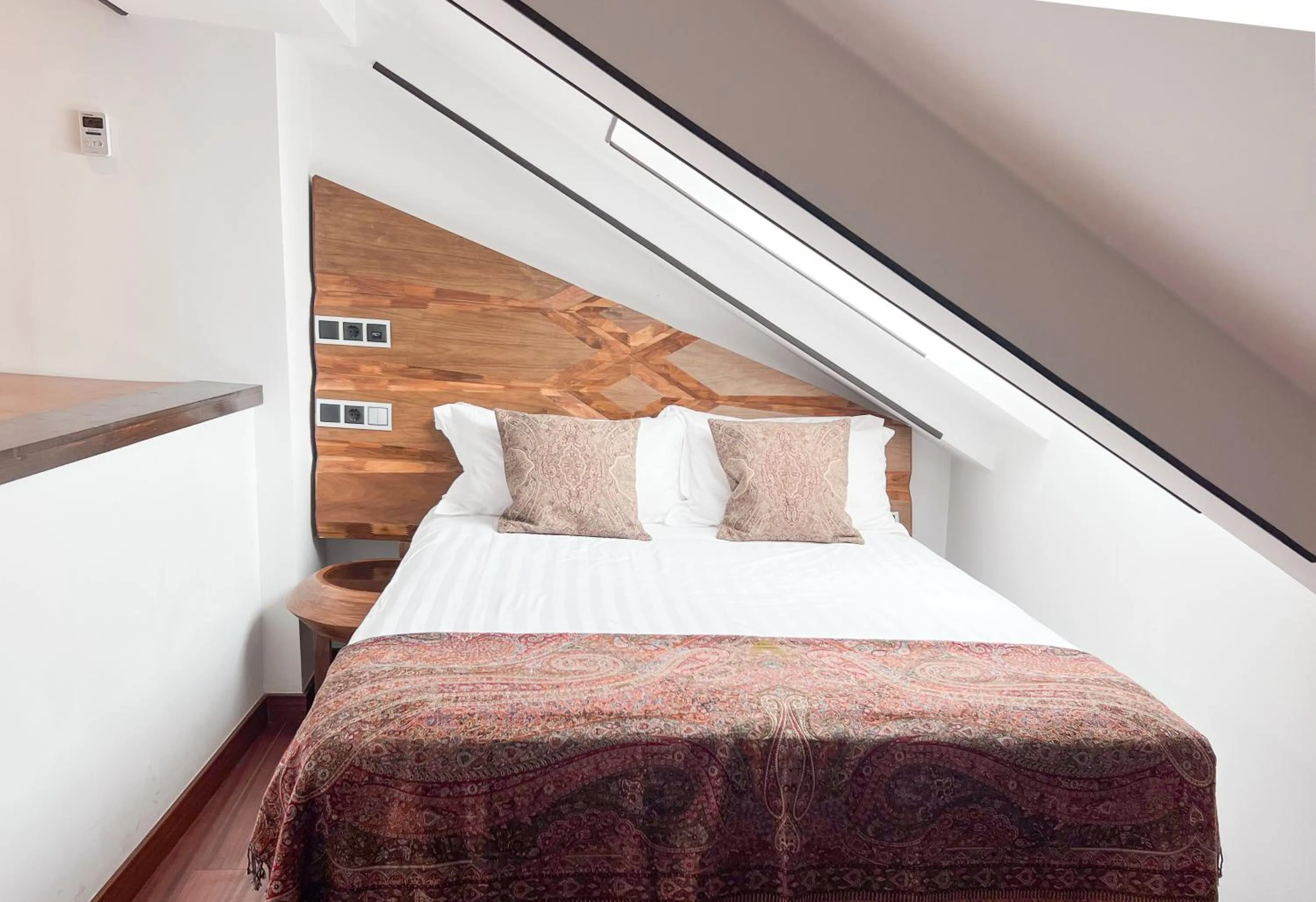 Photo of the whole room, Bed in Anahita Boutique Hotel