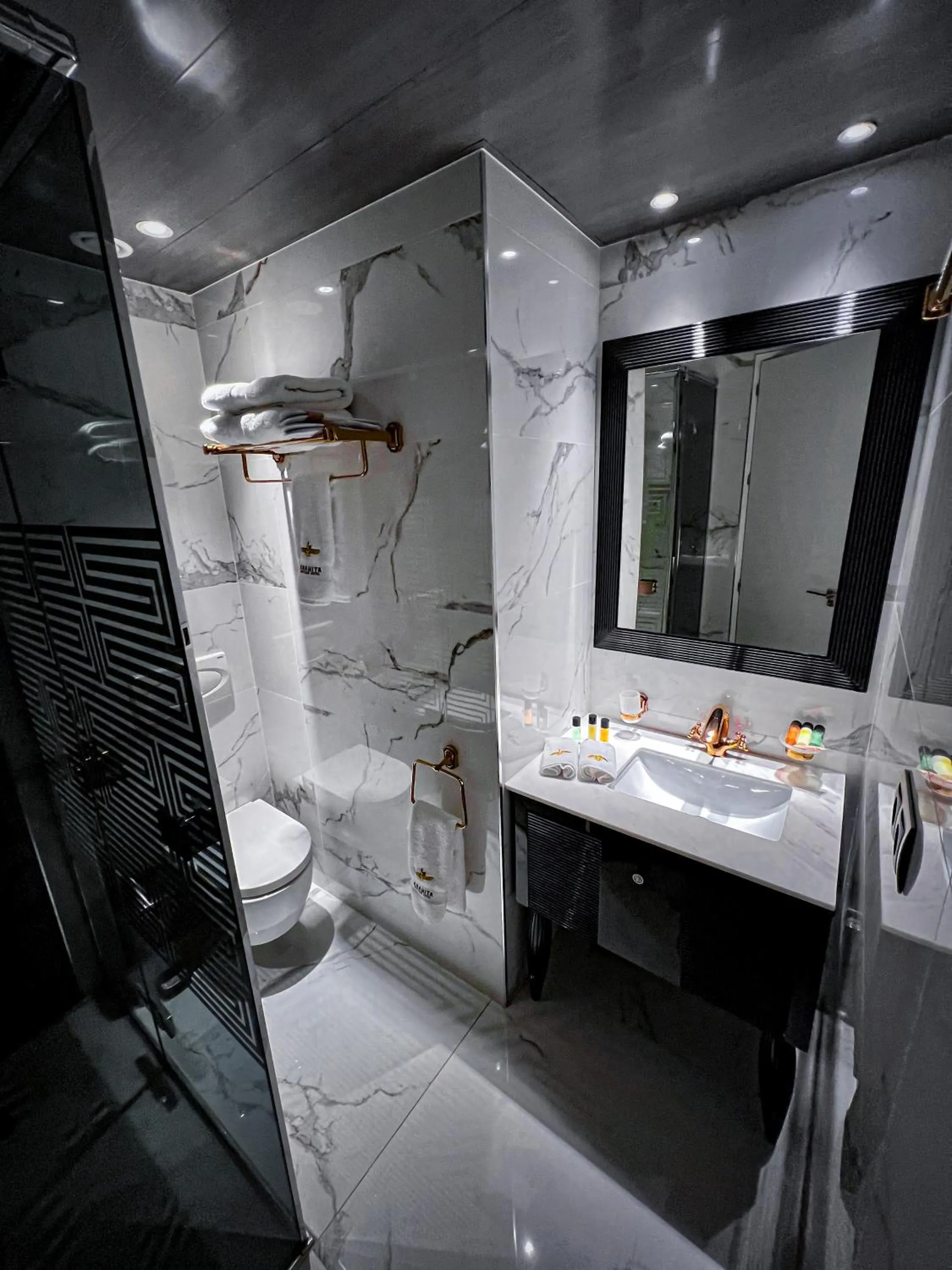 Shower in Anahita Boutique Hotel