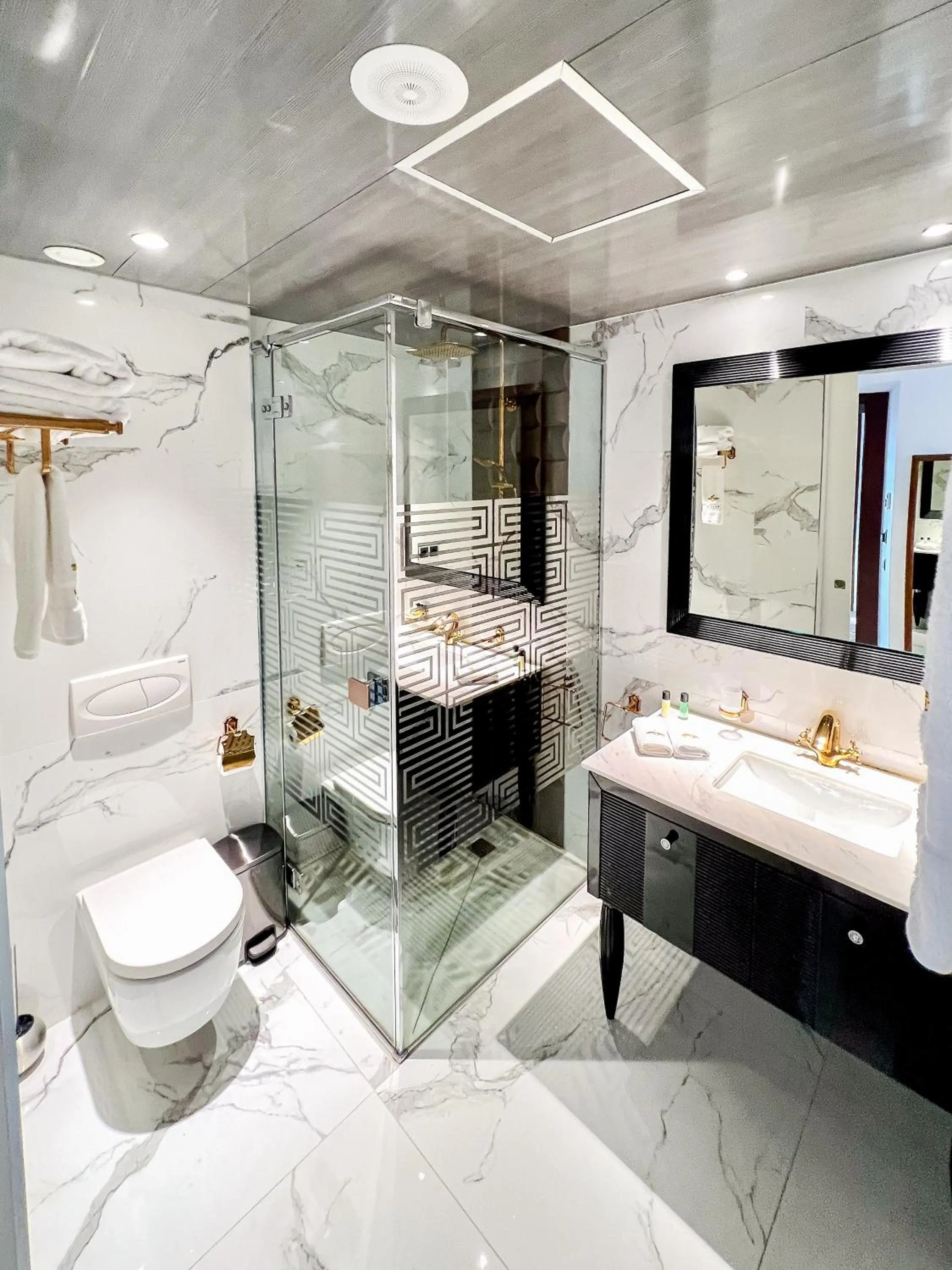 Shower in Anahita Boutique Hotel