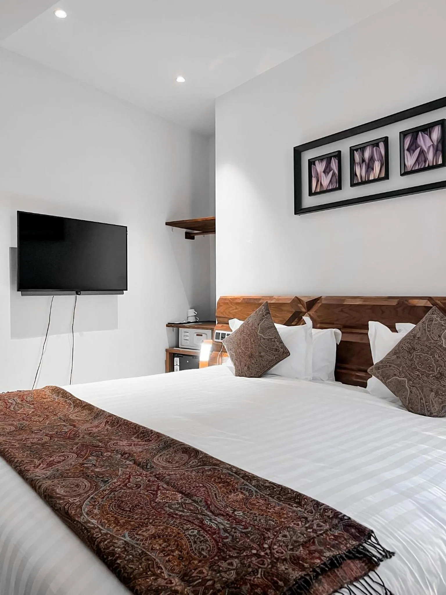 Bed in Anahita Boutique Hotel