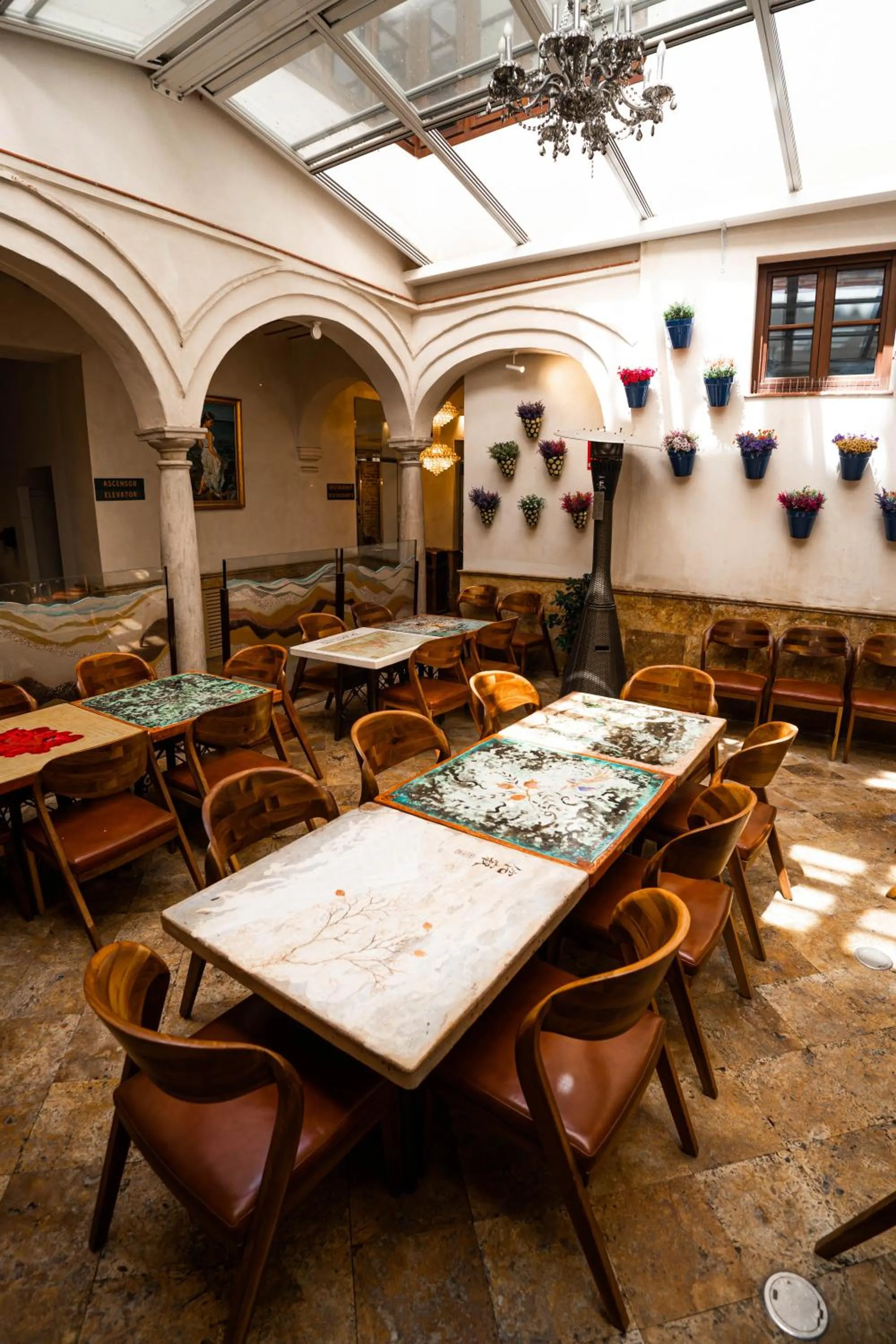 Restaurant/places to eat in Anahita Boutique Hotel