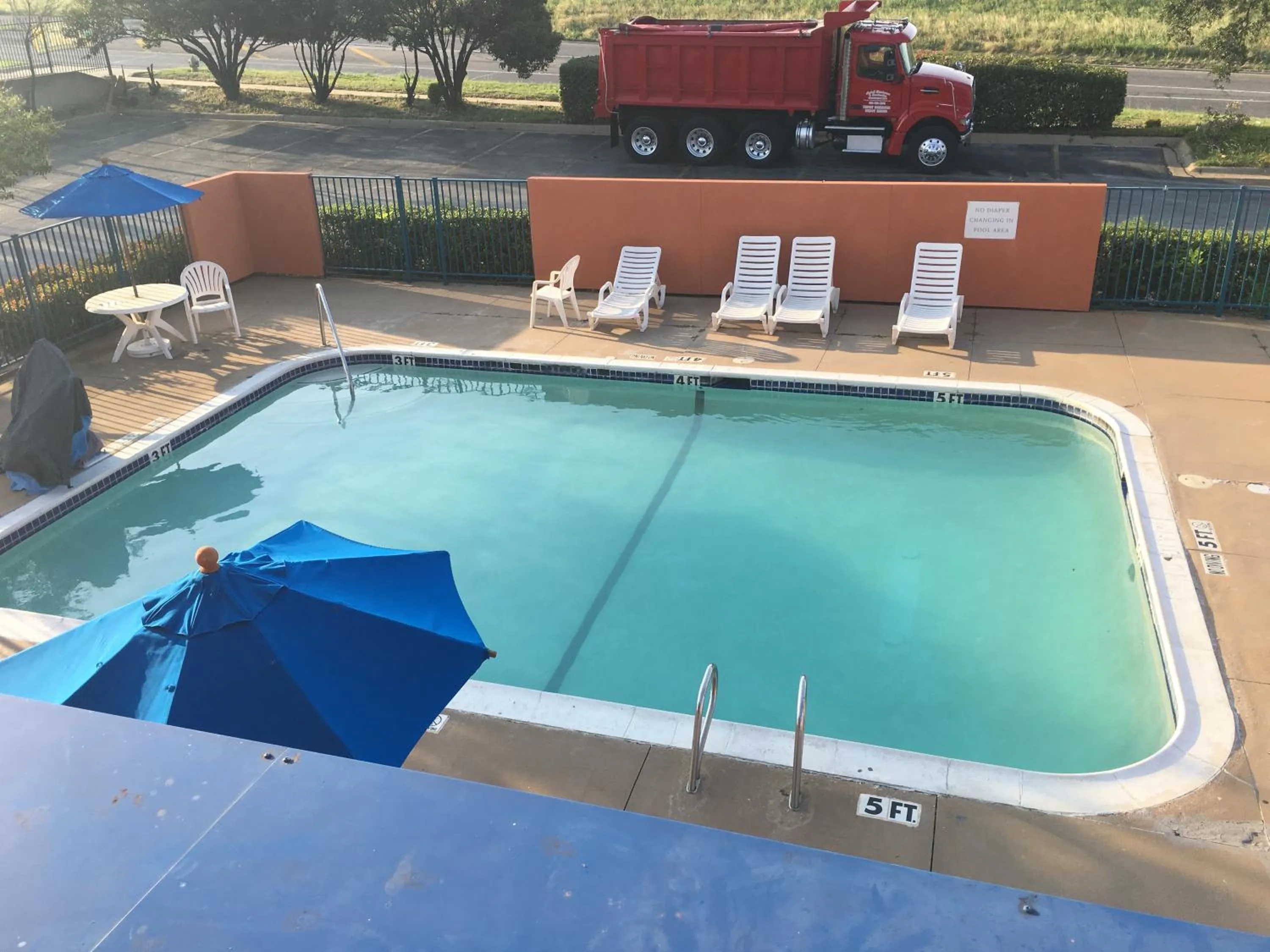 Swimming pool in Relax Inn Forth Worth