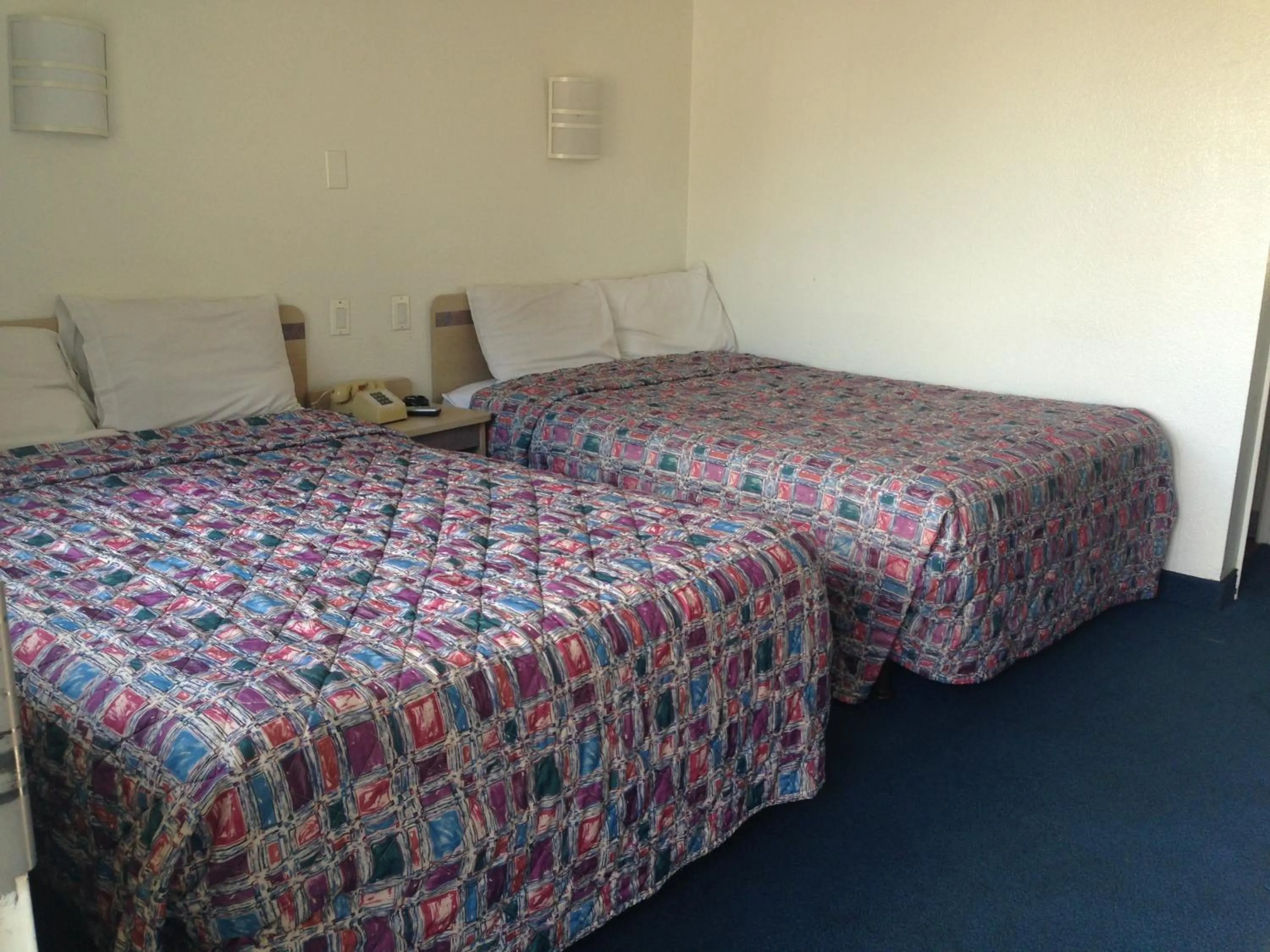 Bed in Relax Inn Forth Worth