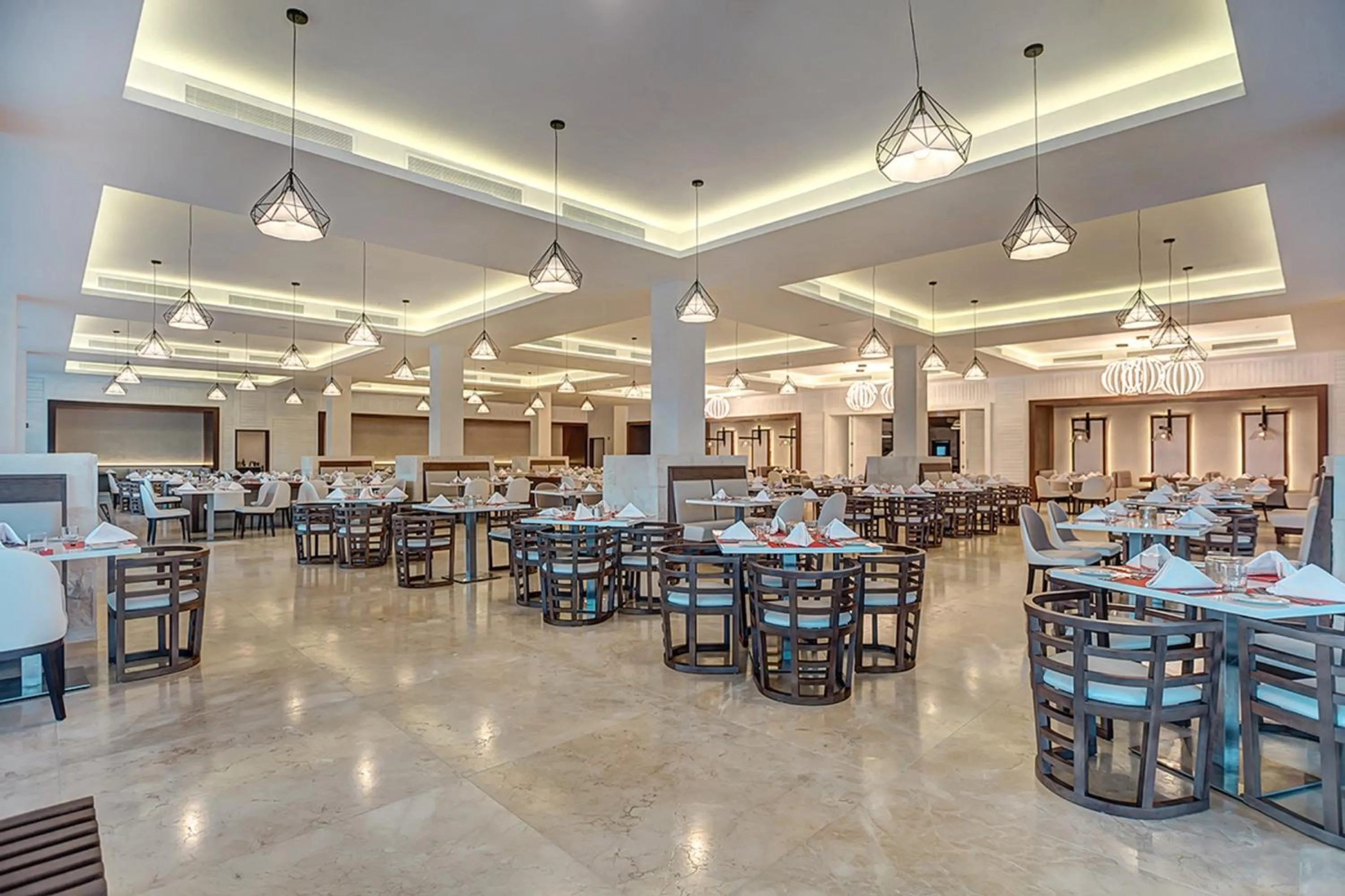 Restaurant/places to eat in Royalton Hideaway Blue Waters, An Autograph Collection All-Inclusive Resort - Adults Only