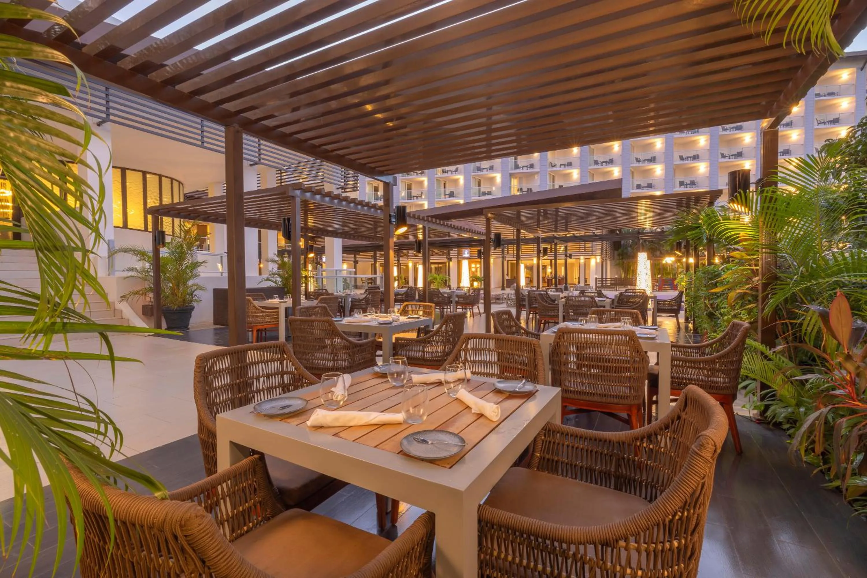 Restaurant/places to eat in Royalton Hideaway Blue Waters, An Autograph Collection All-Inclusive Resort - Adults Only