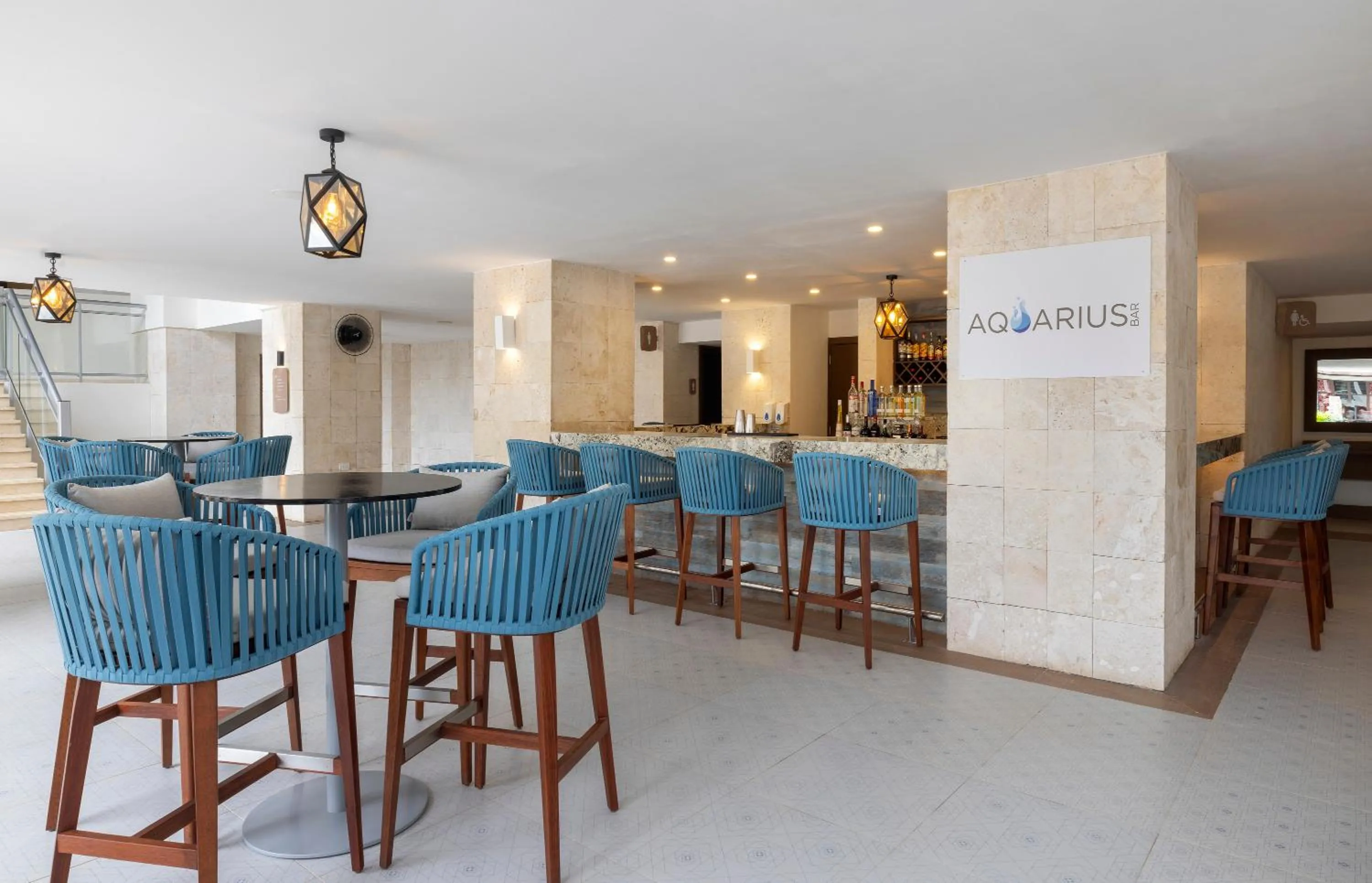 Lounge or bar in Royalton Hideaway Blue Waters, An Autograph Collection All-Inclusive Resort - Adults Only