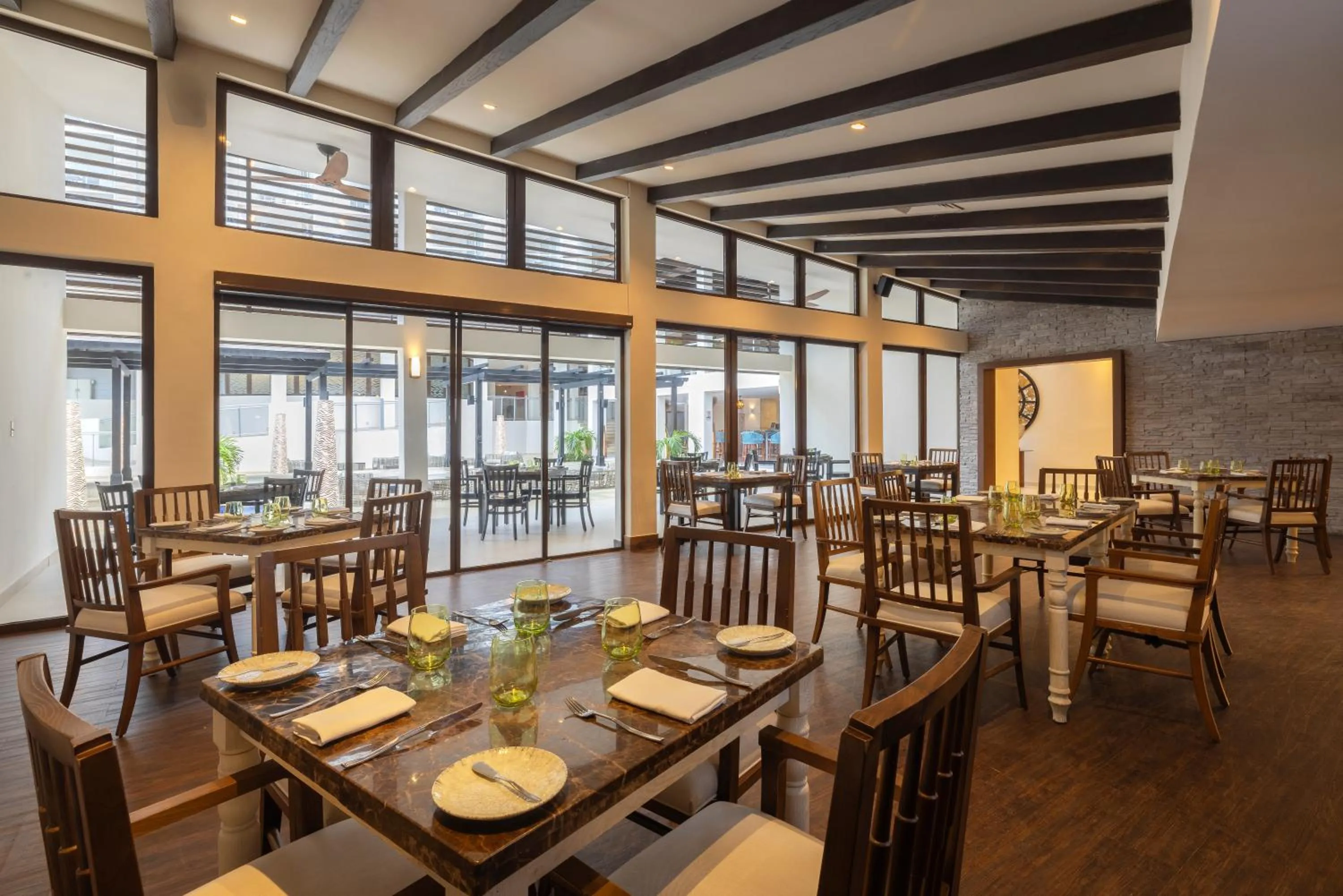 Restaurant/places to eat in Royalton Hideaway Blue Waters, An Autograph Collection All-Inclusive Resort - Adults Only