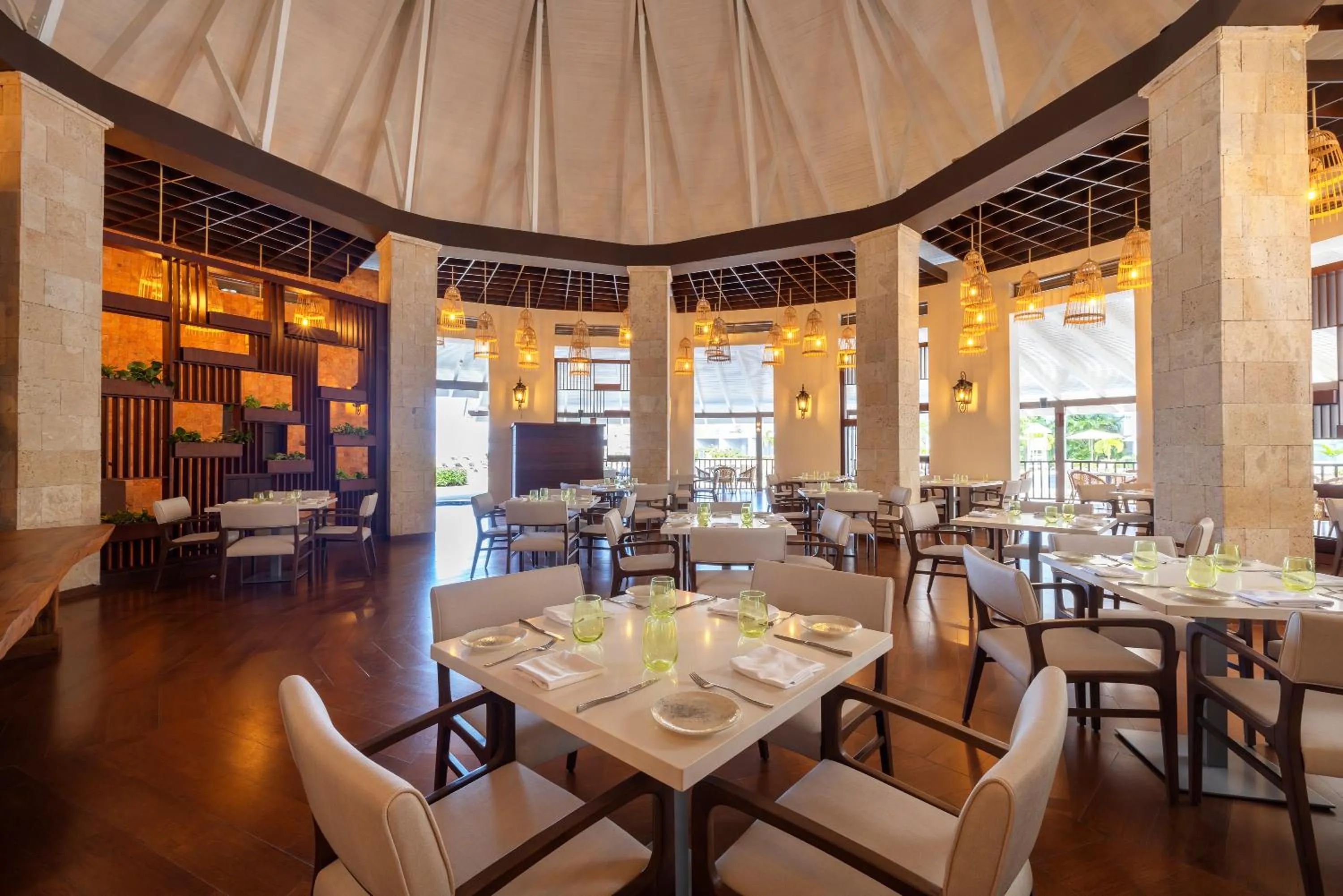 Restaurant/places to eat in Royalton Hideaway Blue Waters, An Autograph Collection All-Inclusive Resort - Adults Only