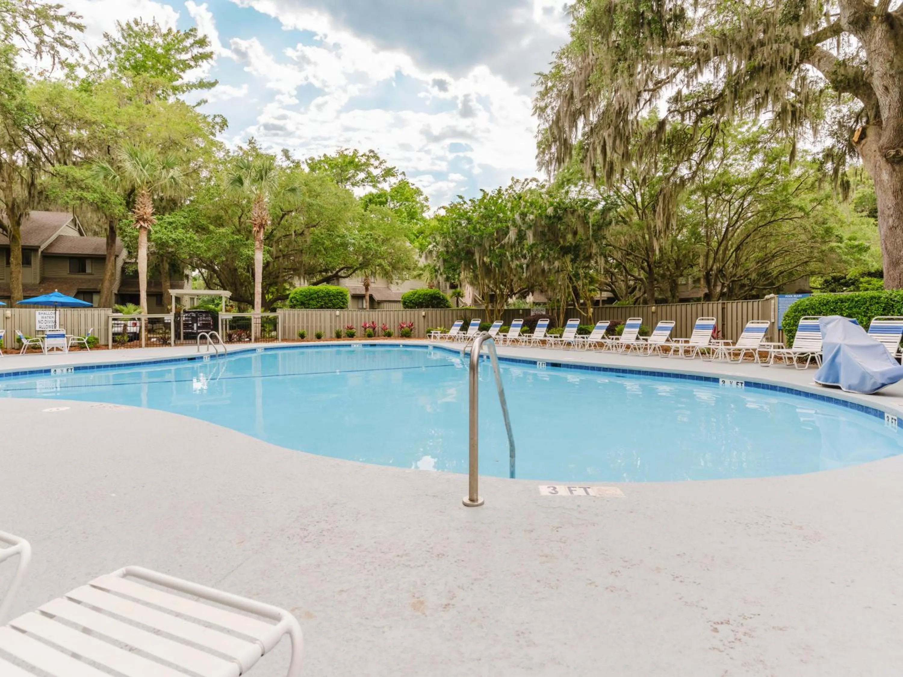 Swimming pool in Southwind II at Shipyard