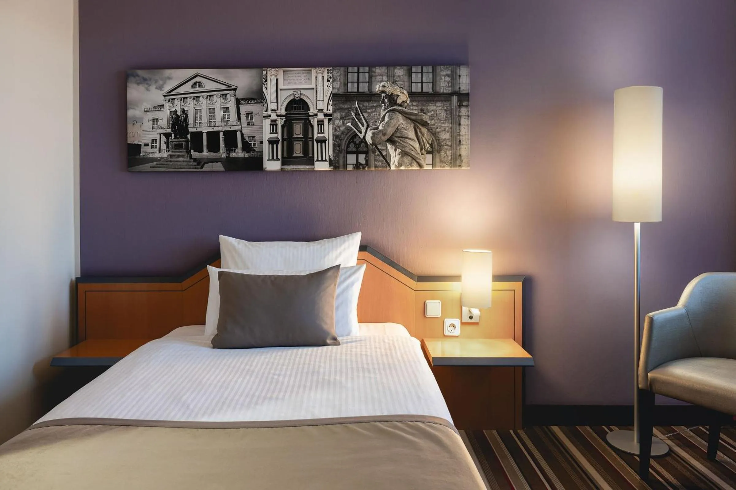 Photo of the whole room, Bed in Leonardo Hotel Weimar