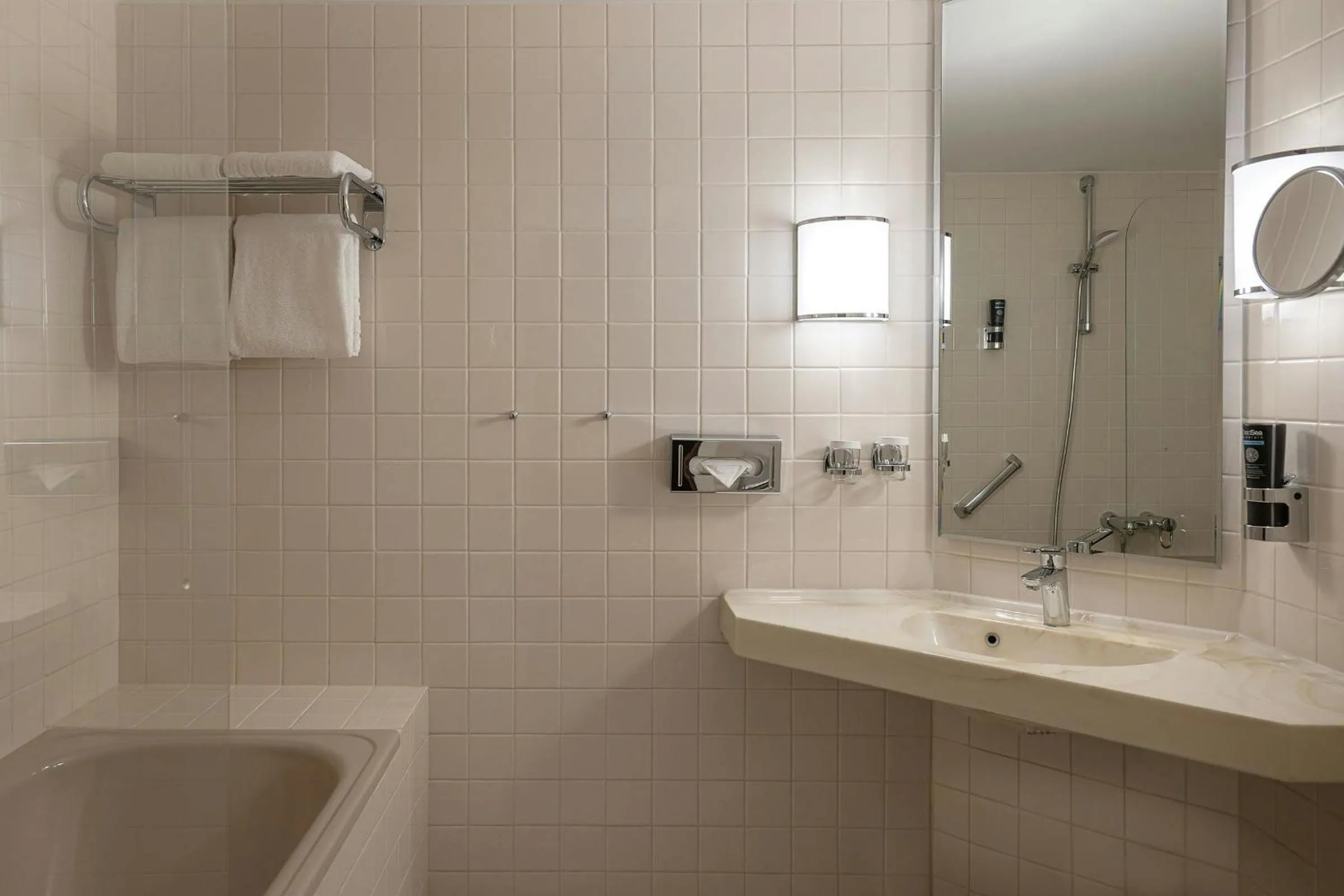 Bathroom in Leonardo Hotel Weimar