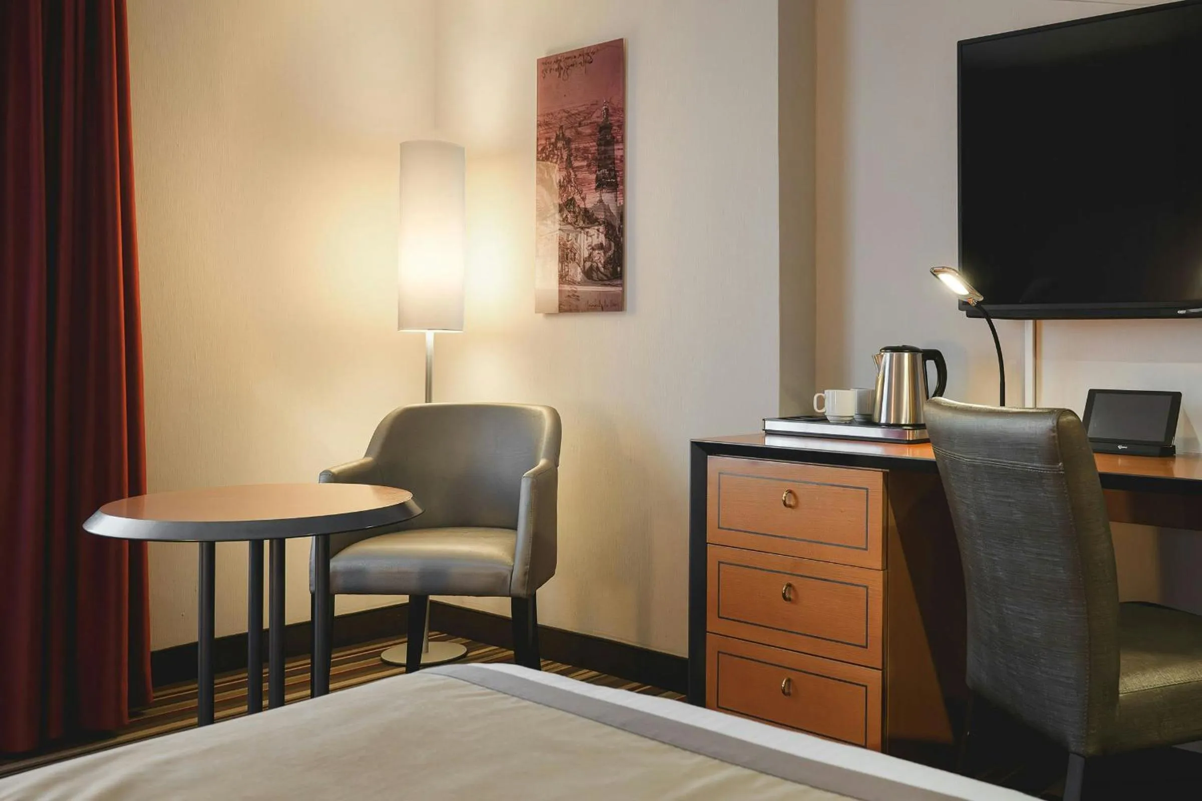 Photo of the whole room in Leonardo Hotel Weimar