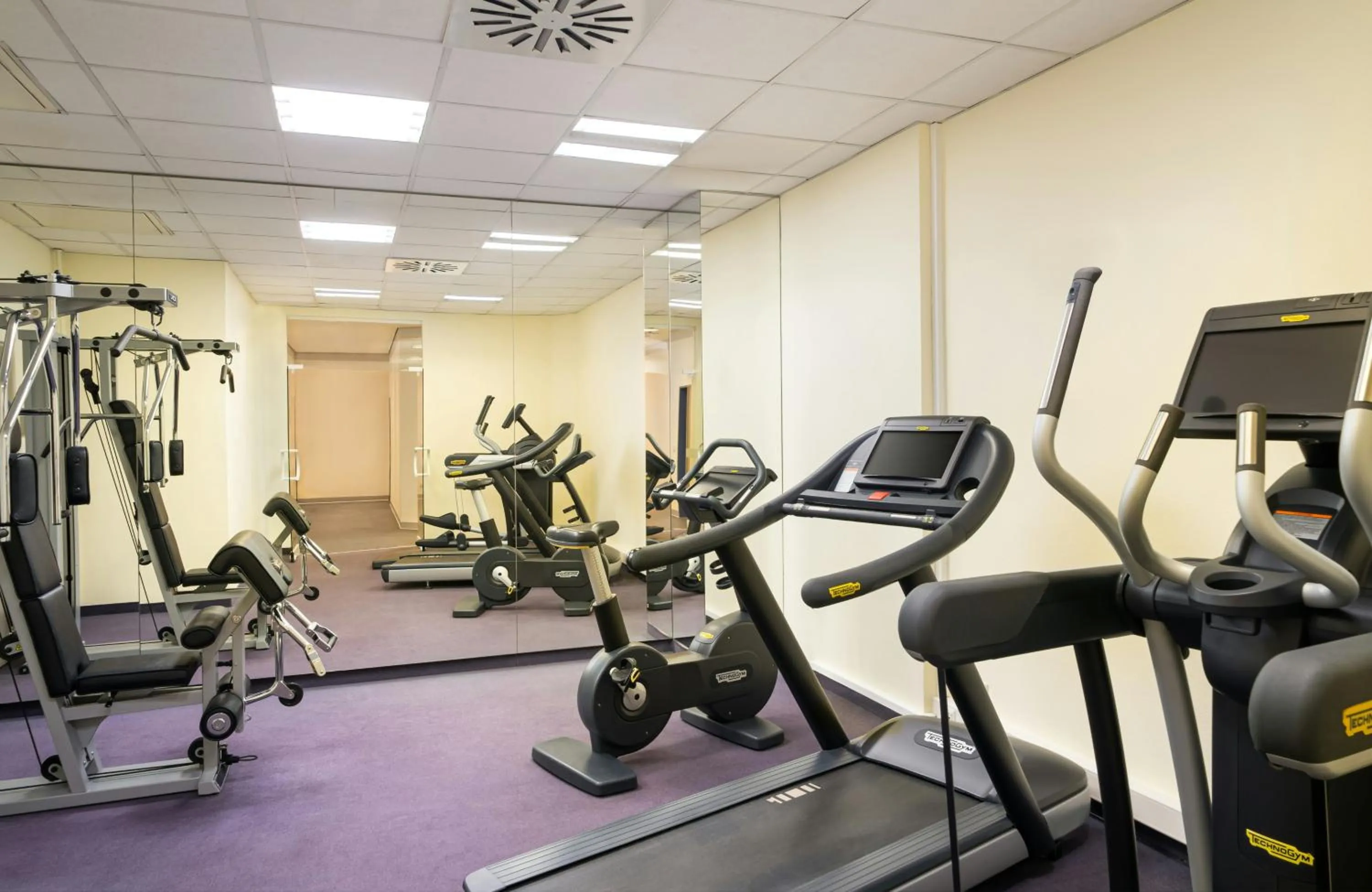 Fitness centre/facilities in Leonardo Hotel Weimar
