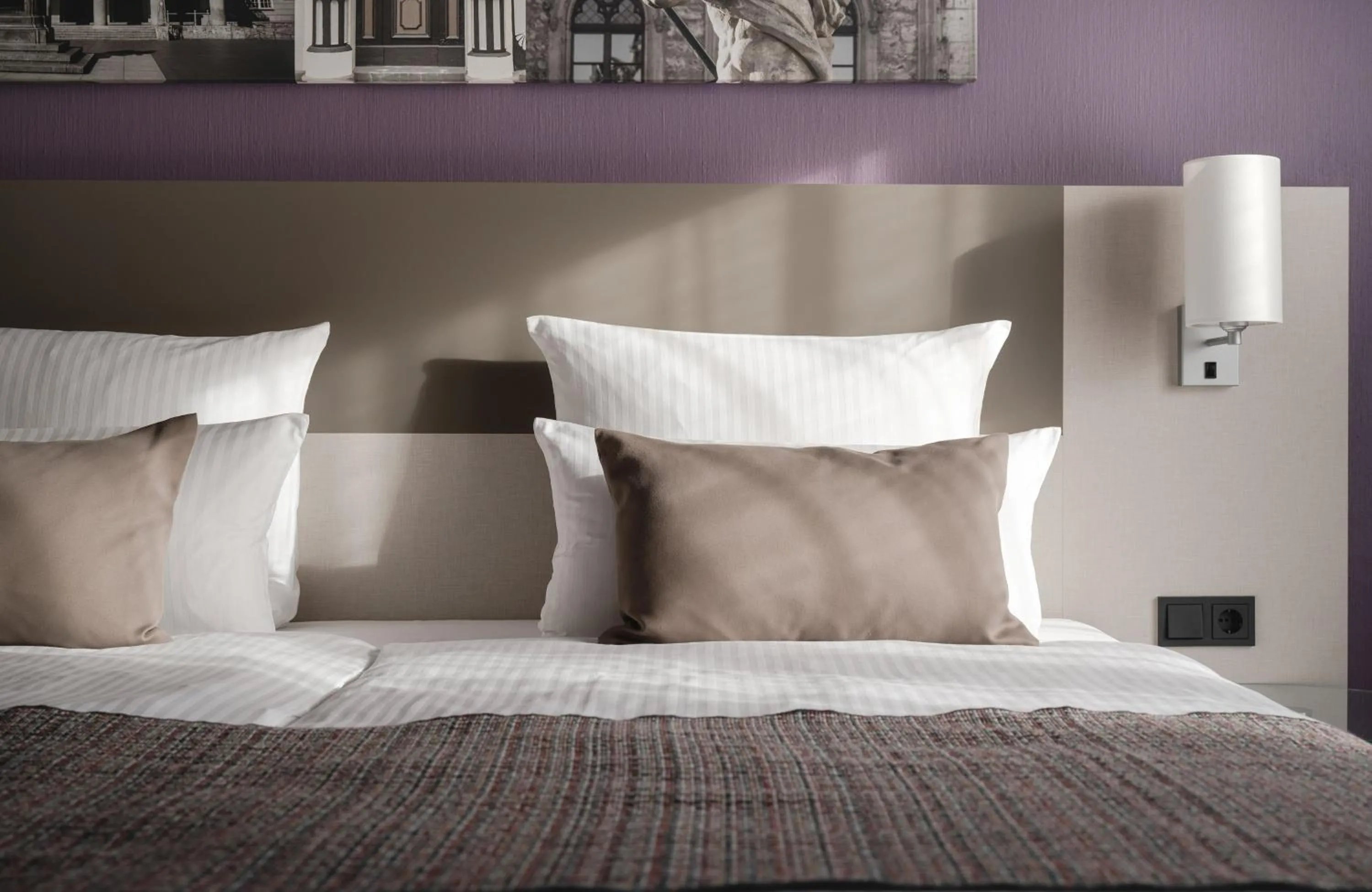 Photo of the whole room, Bed in Leonardo Hotel Weimar