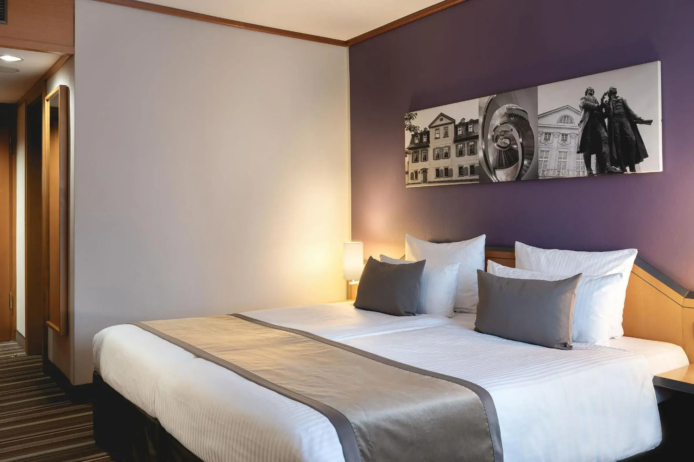 Communal lounge/ TV room, Bed in Leonardo Hotel Weimar Communal lounge/ TV room, Bed in Leonardo Hotel Weimar