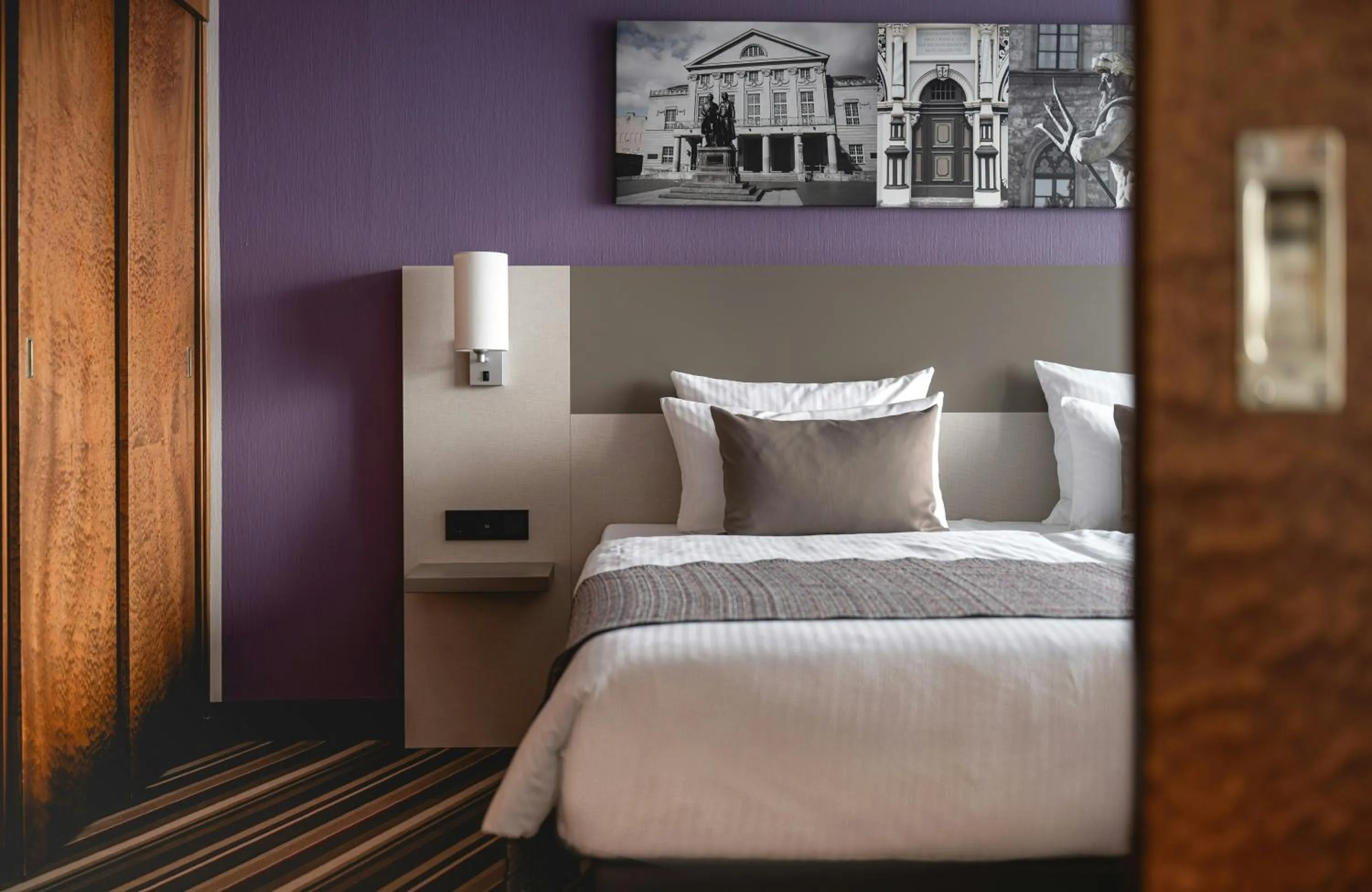 Photo of the whole room, Bed in Leonardo Hotel Weimar