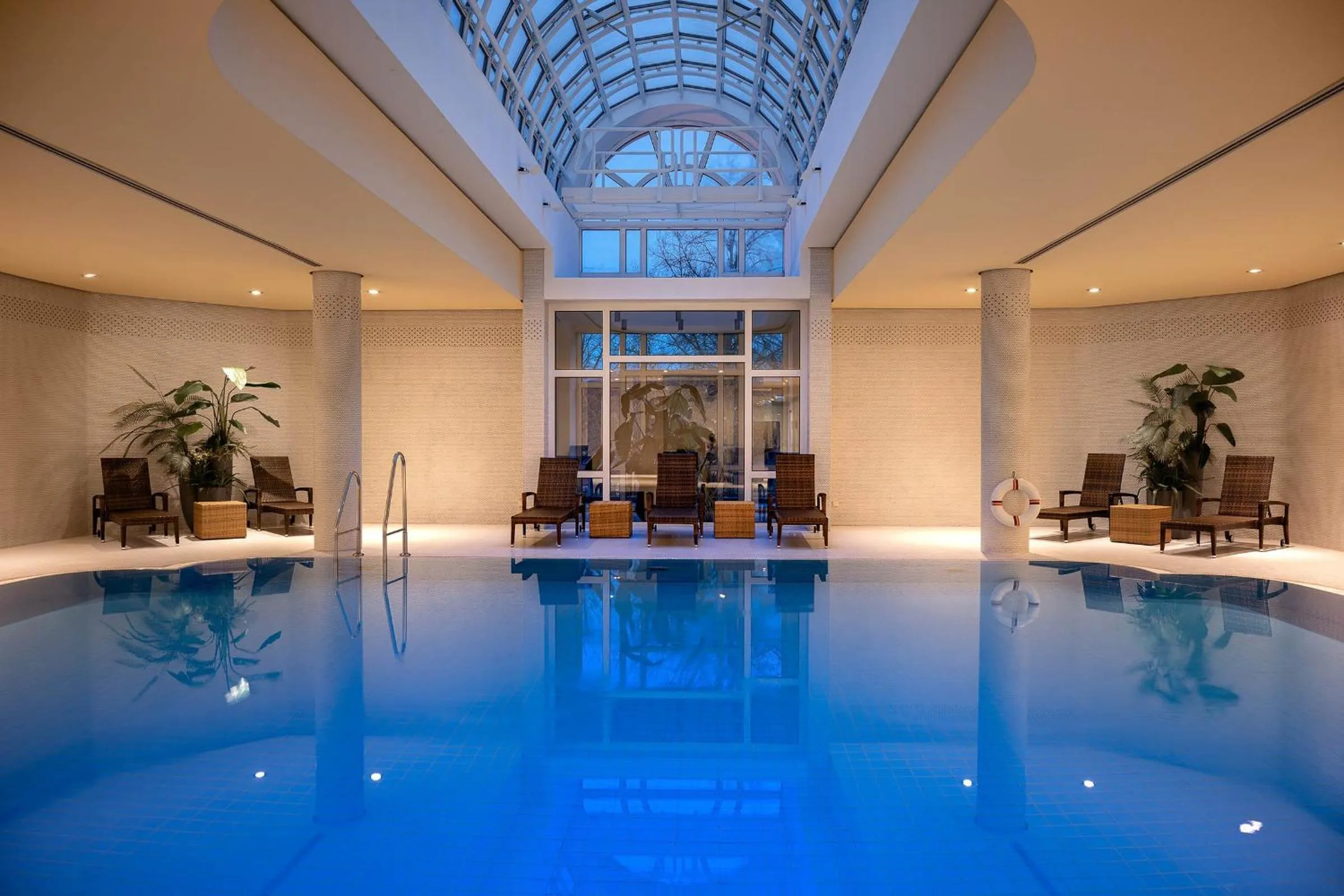 Swimming pool in Leonardo Hotel Weimar