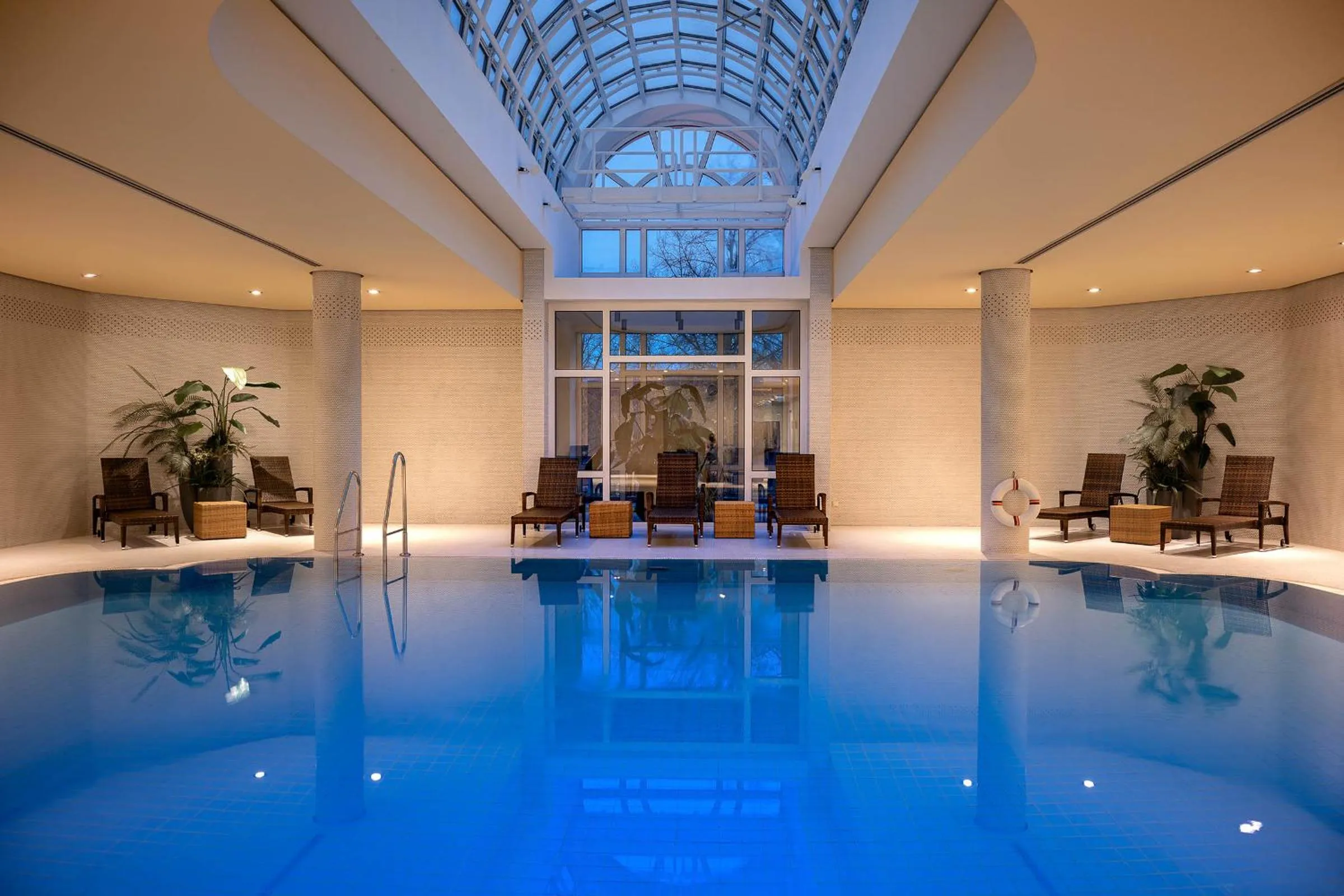 Swimming pool in Leonardo Hotel Weimar