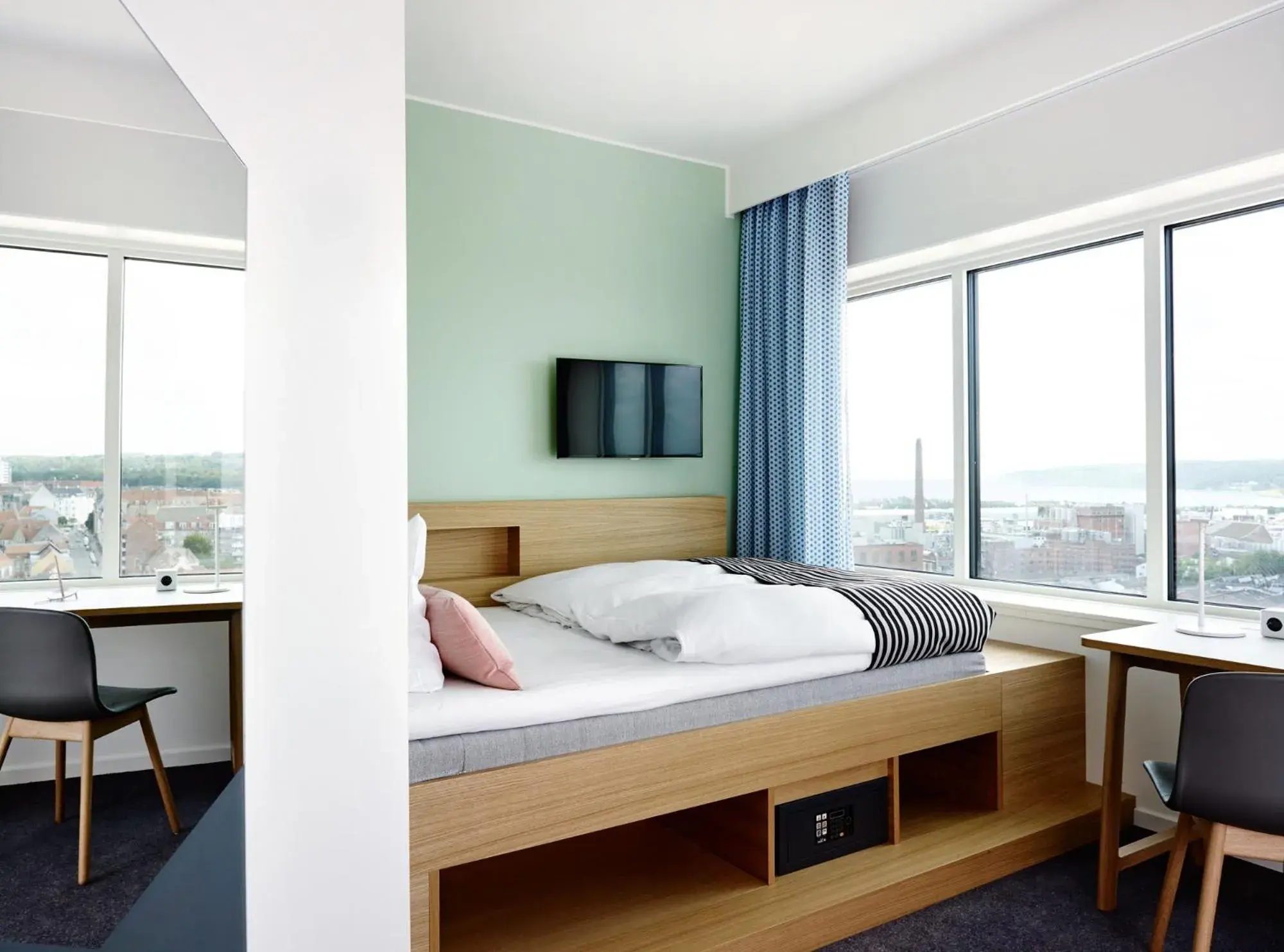 View (from property/room), Bed in Comwell Aarhus Dolce by Wyndham View (from property/room), Bed in Comwell Aarhus Dolce by Wyndham