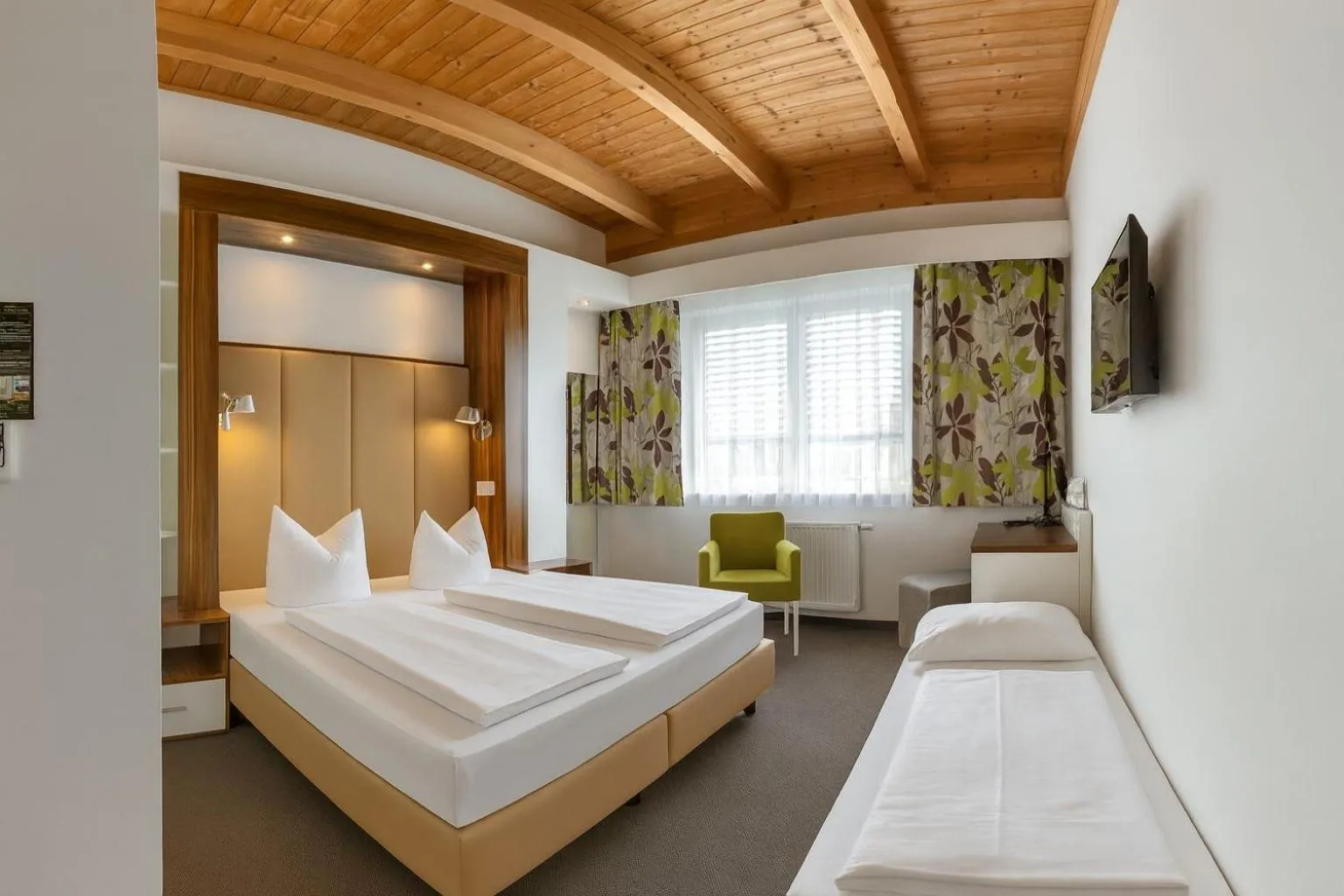 Photo of the whole room, Bed in Hotel Alea City