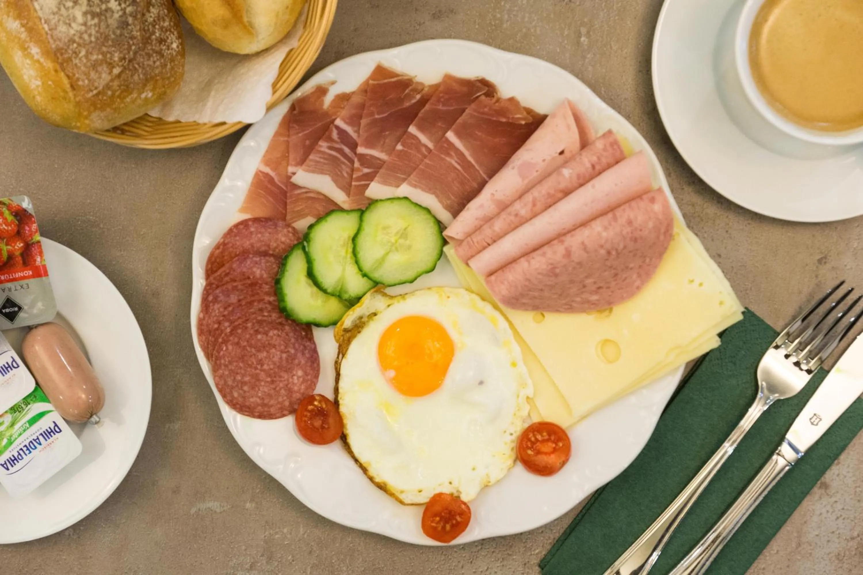 Buffet breakfast in Hotel Löhr
