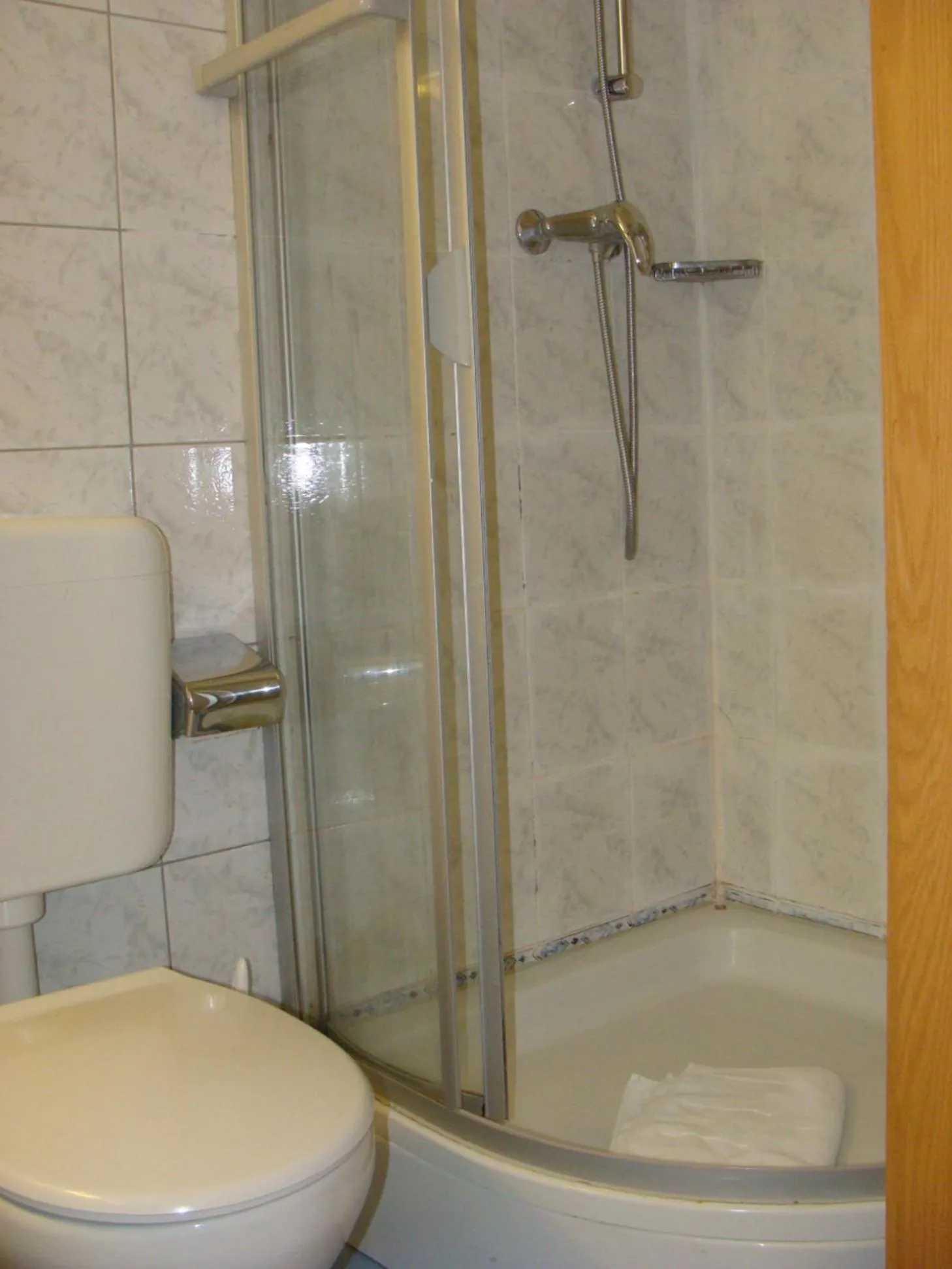 Shower in Hotel Löhr