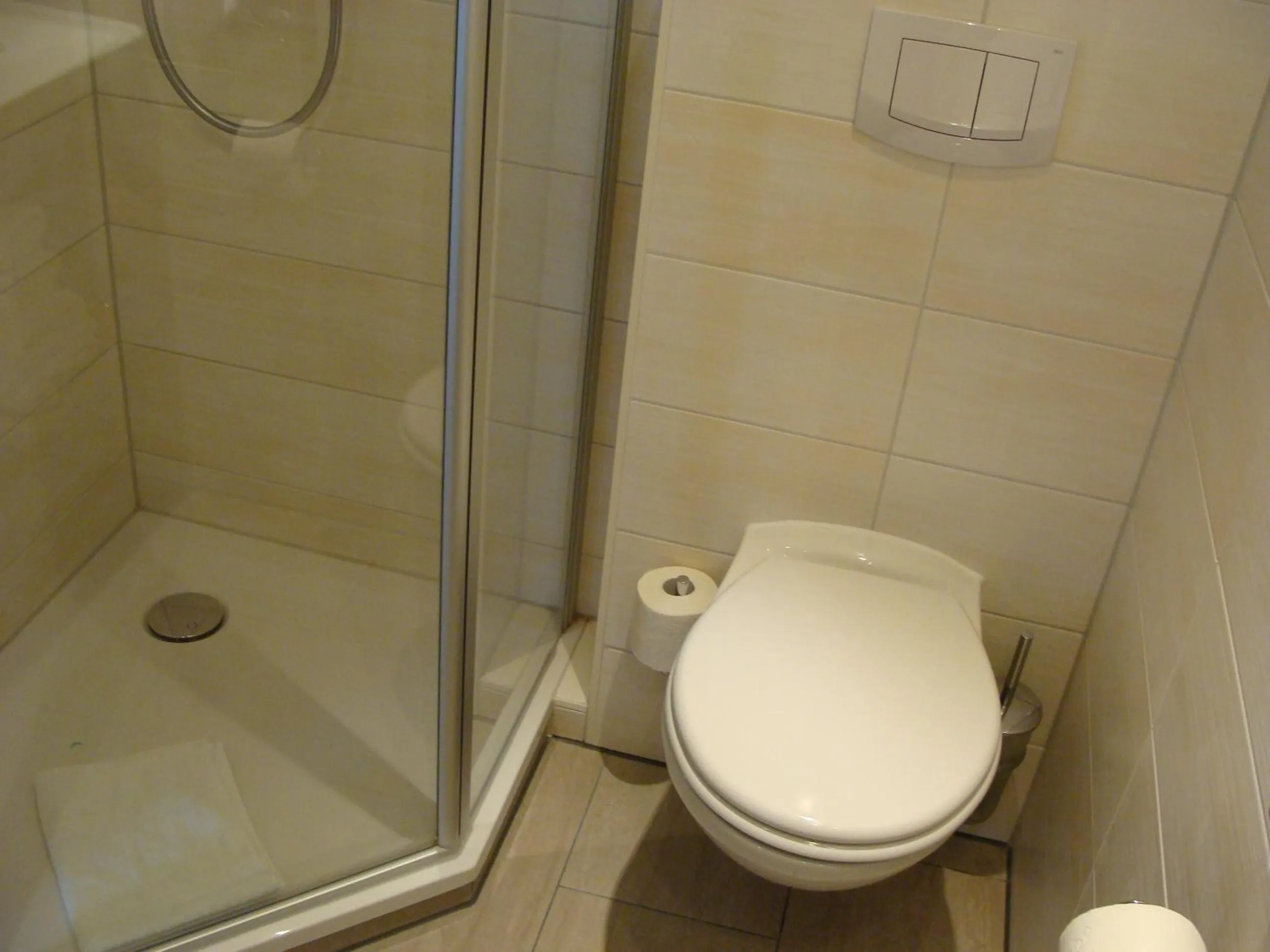 Shower in Hotel Löhr