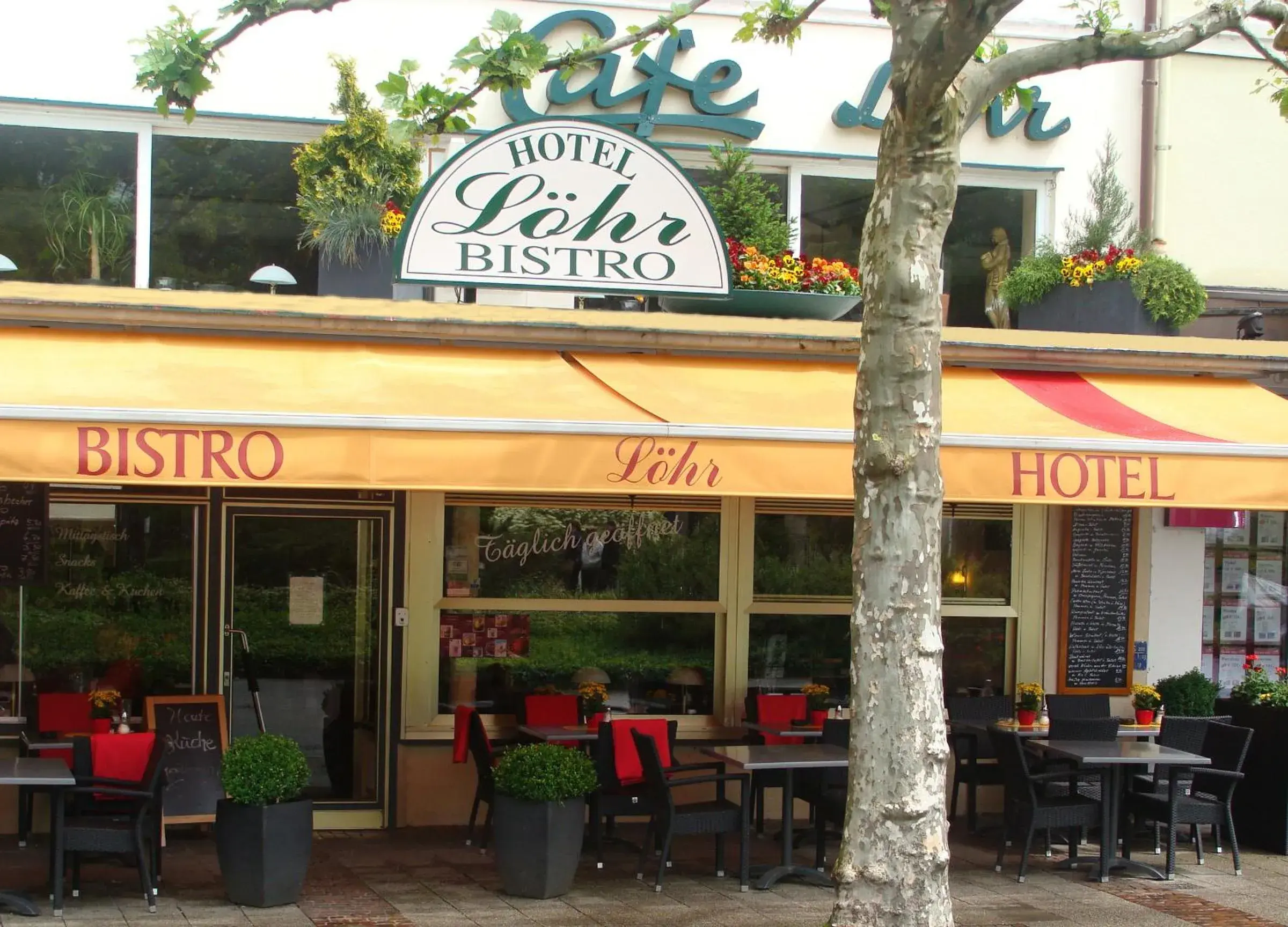 Facade/entrance in Hotel Löhr Facade/entrance in Hotel Löhr