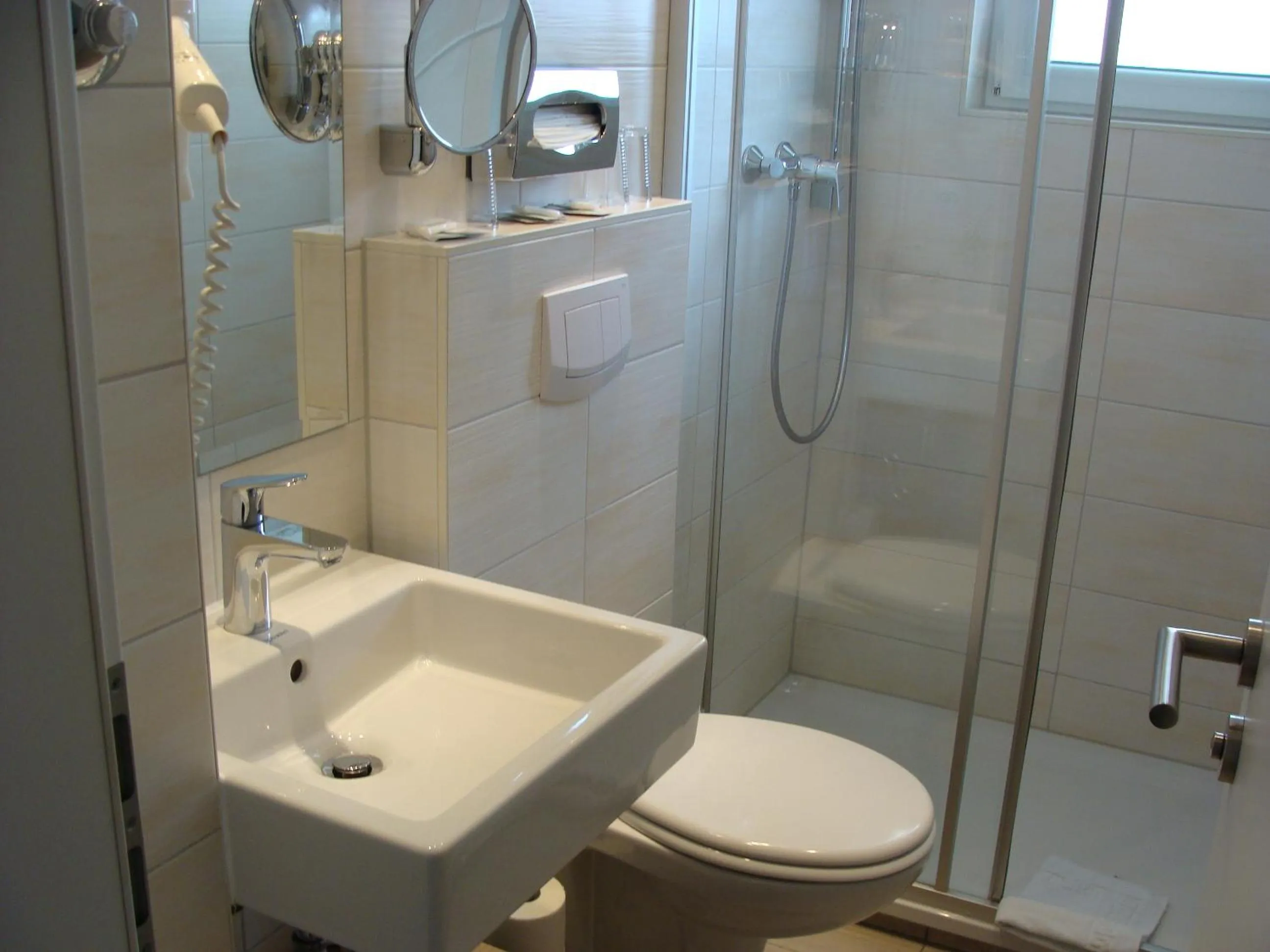 Shower in Hotel Löhr