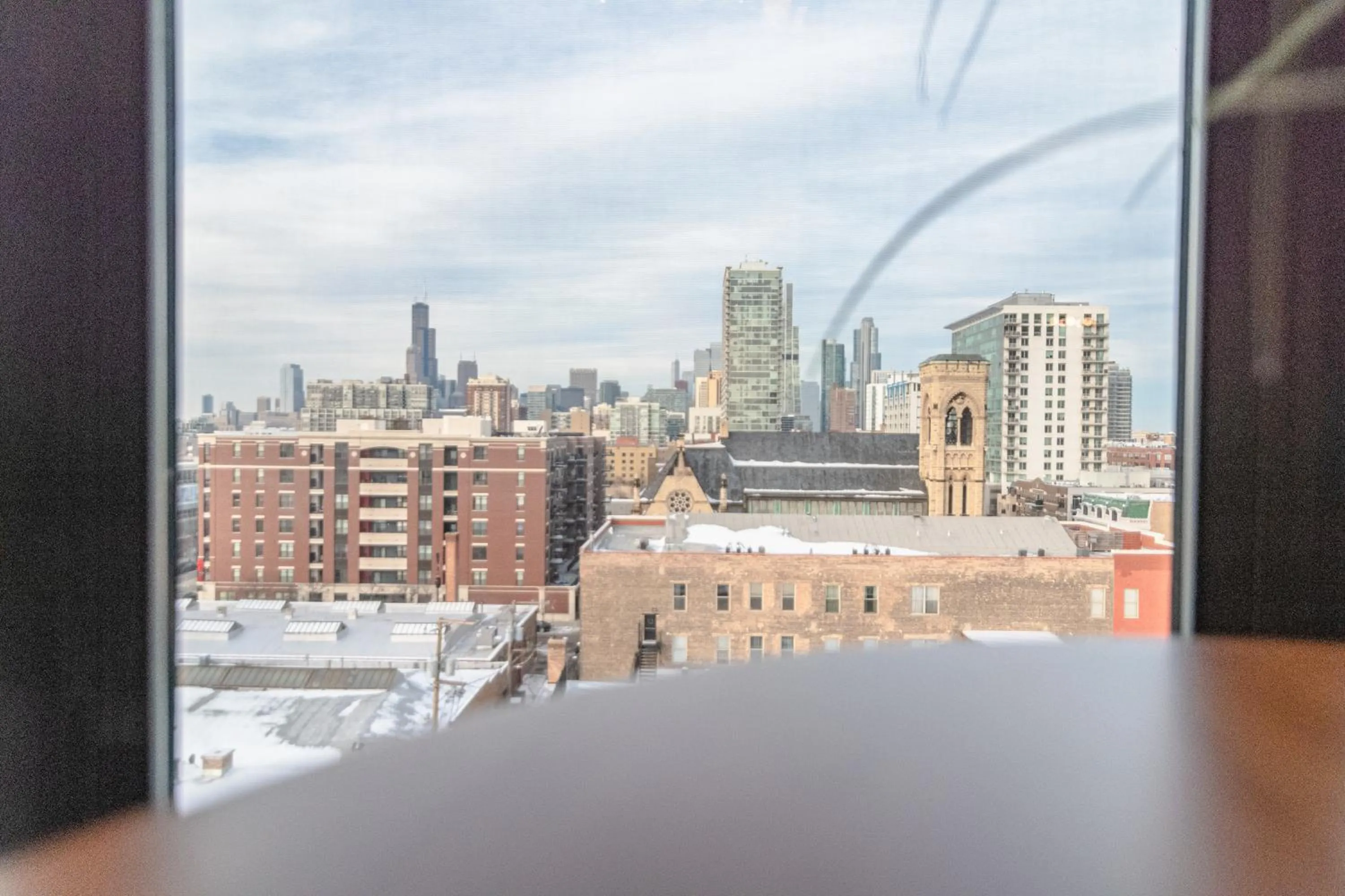 Modern 2BR Loft with Amazing City Skyline View and Optional Parking for 8 Guests Near McCormick Place and Soldier Field