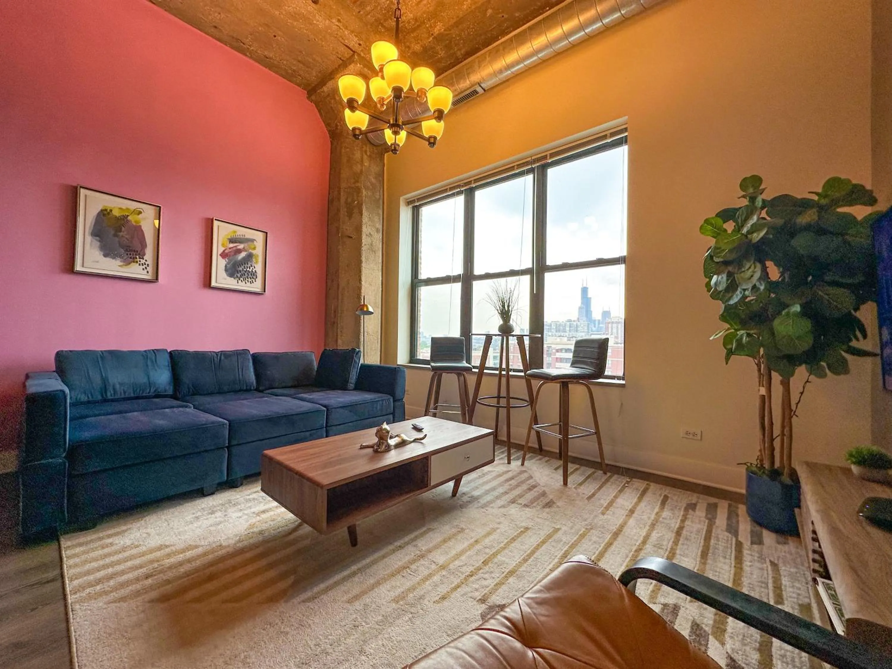 Modern 2BR Loft with Amazing City Skyline View and Optional Parking for 8 Guests Near McCormick Place and Soldier Field