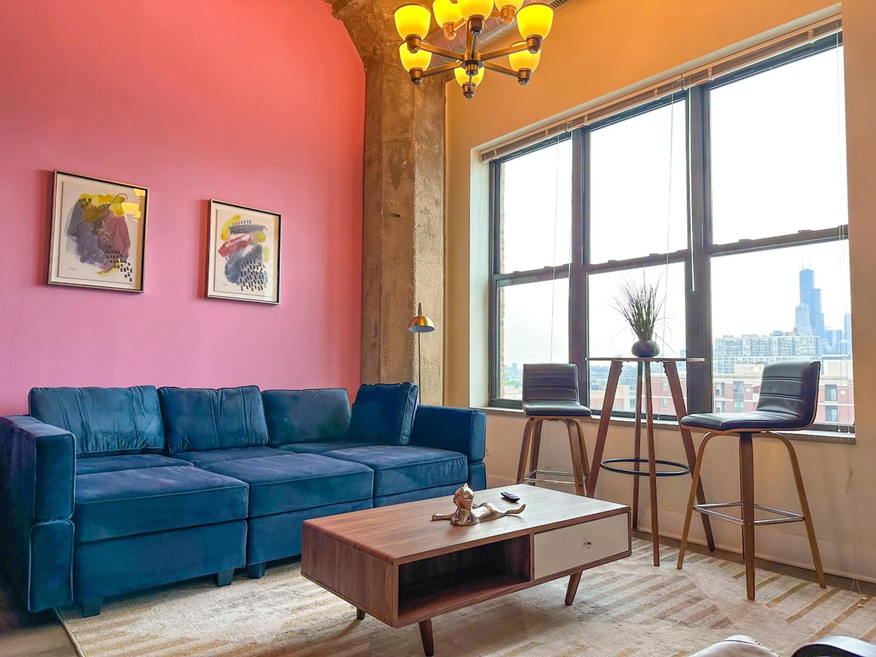 Modern 2BR Loft with Amazing City Skyline View and Optional Parking for 8 Guests Near McCormick Place and Soldier Field