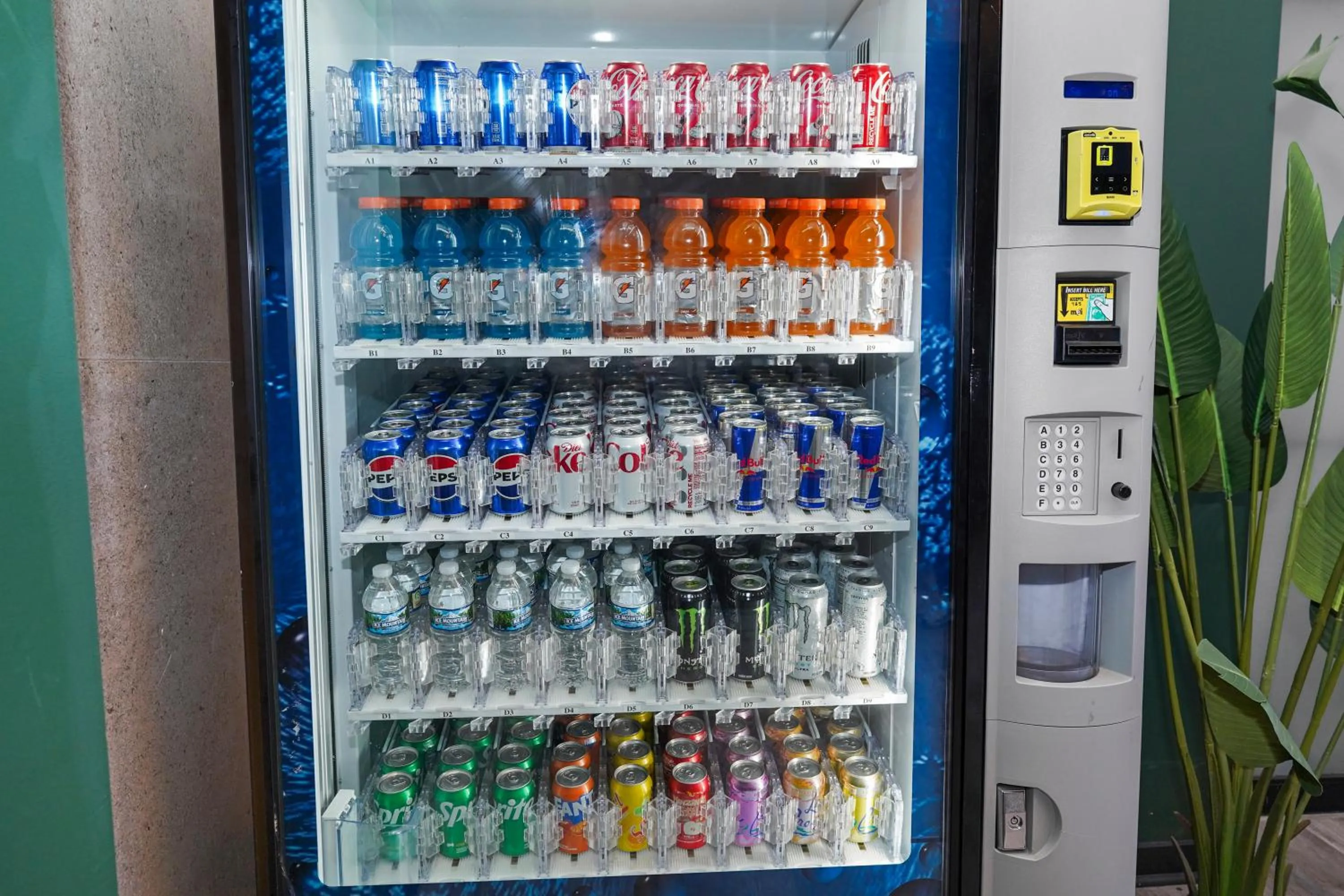 Modern 2BR Loft with Amazing City Skyline View and Optional Parking for 8 Guests Near McCormick Place and Soldier Field