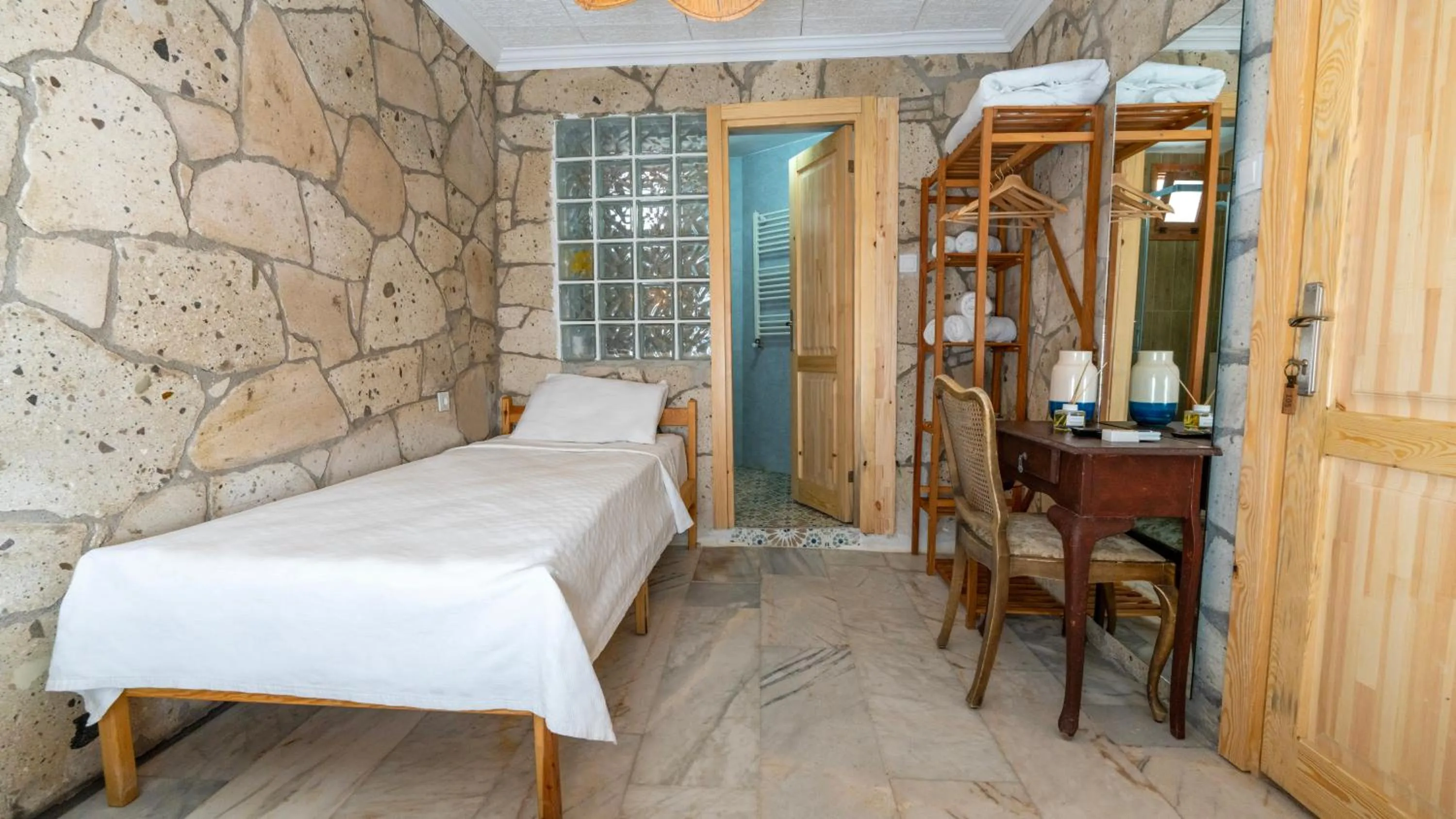 Bed in Woodstock Alaçatı