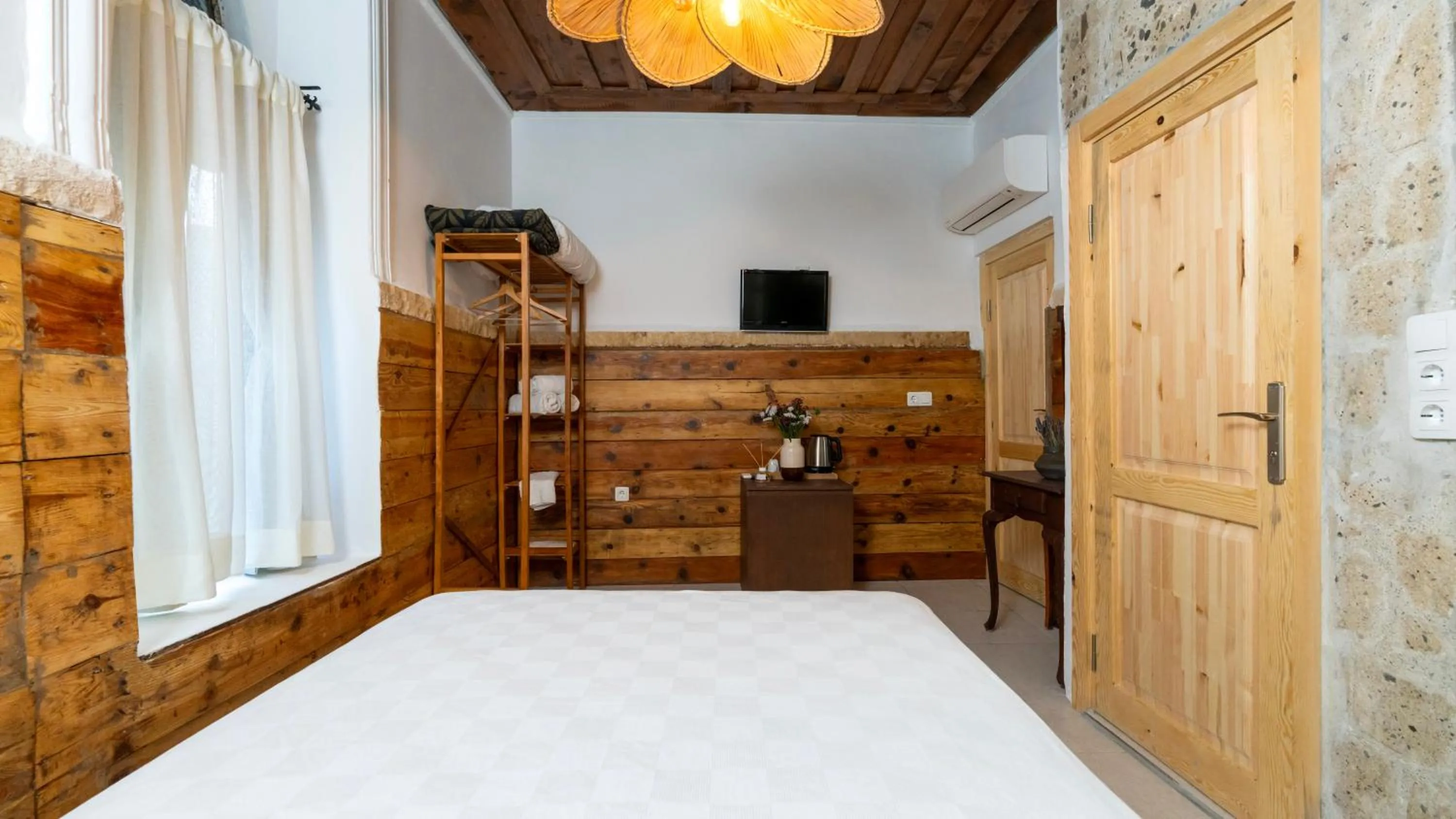 Bed in Woodstock Alaçatı