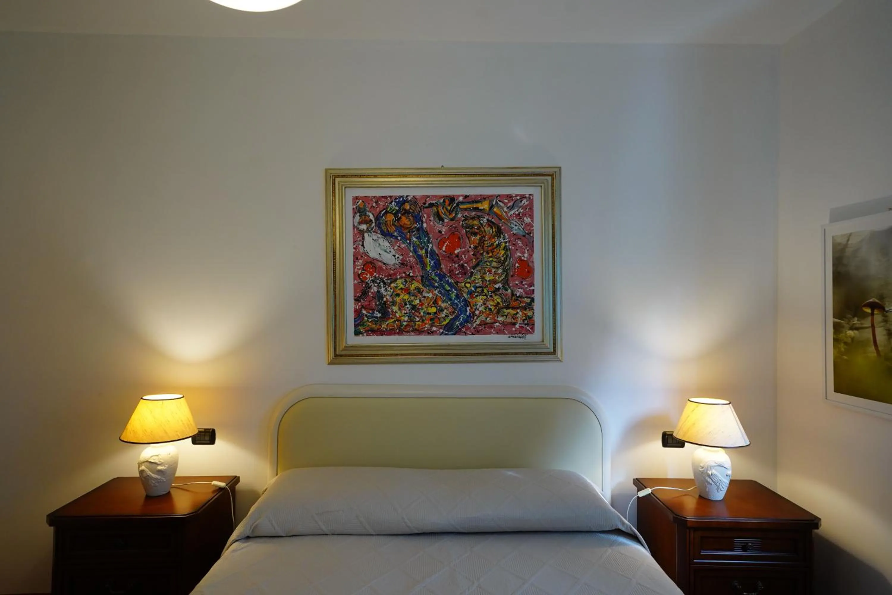 Photo of the whole room, Bed in station69 location