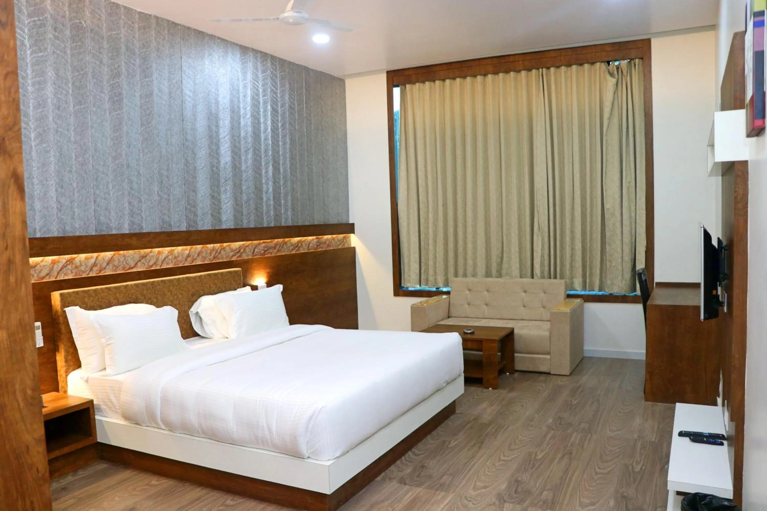 Bedroom, Bed in THE GRAND ASTORIA SOMANTH by Shivalaya Darshanam