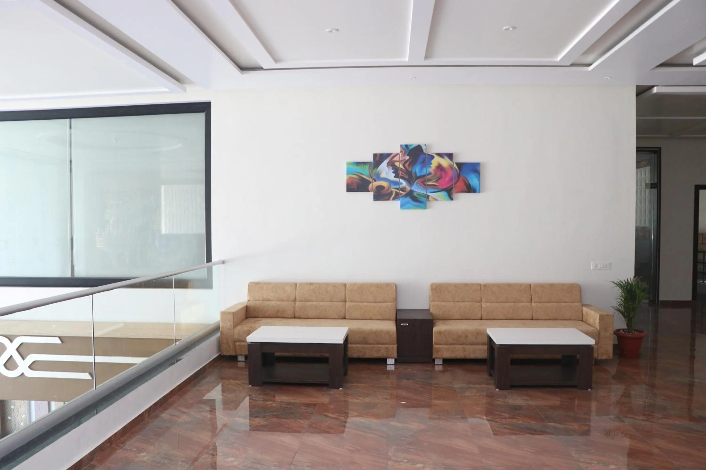 Seating area, Bed in THE GRAND ASTORIA SOMANTH by Shivalaya Darshanam