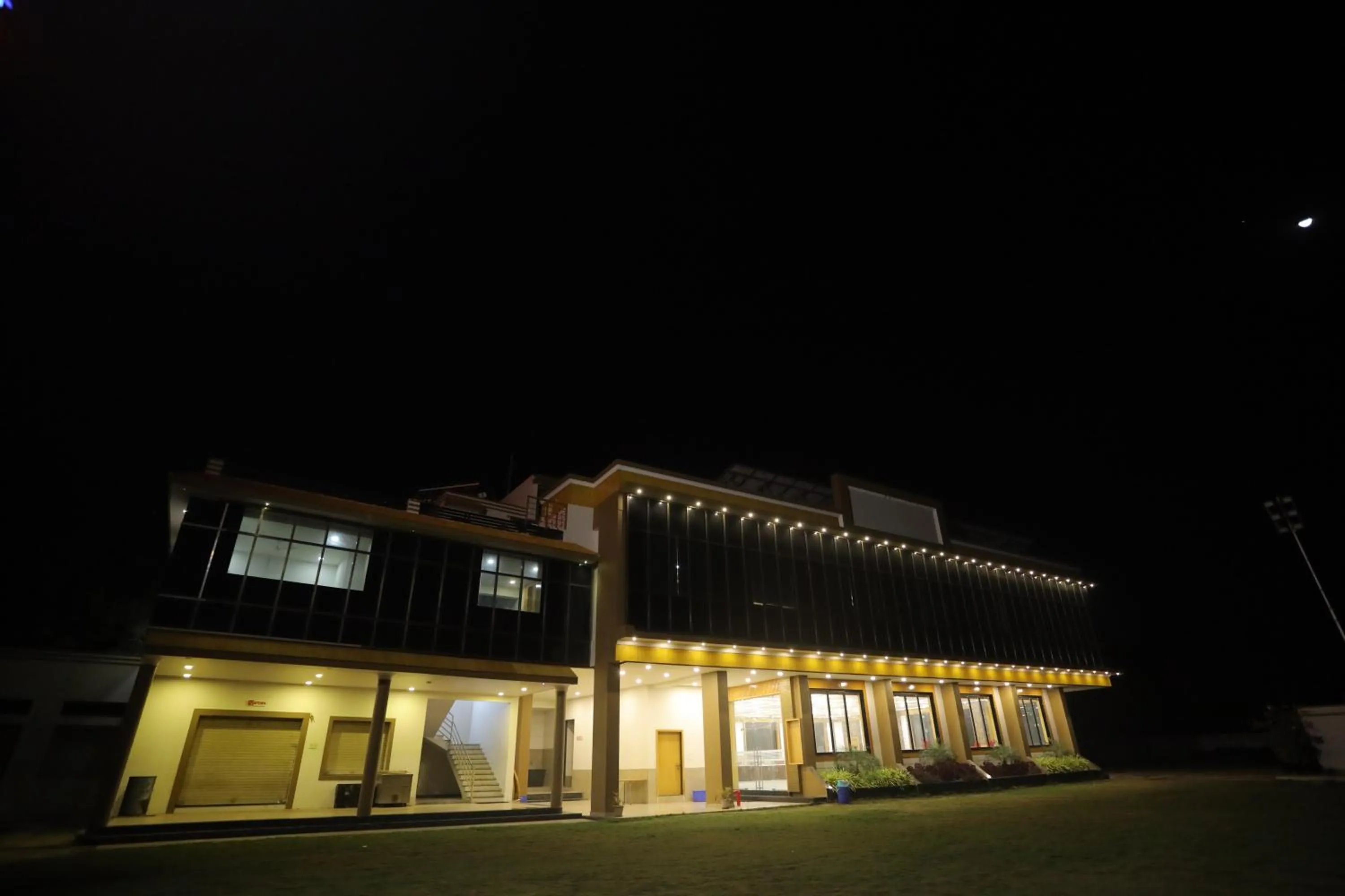 Banquet/Function facilities in THE GRAND ASTORIA SOMANTH by Shivalaya Darshanam