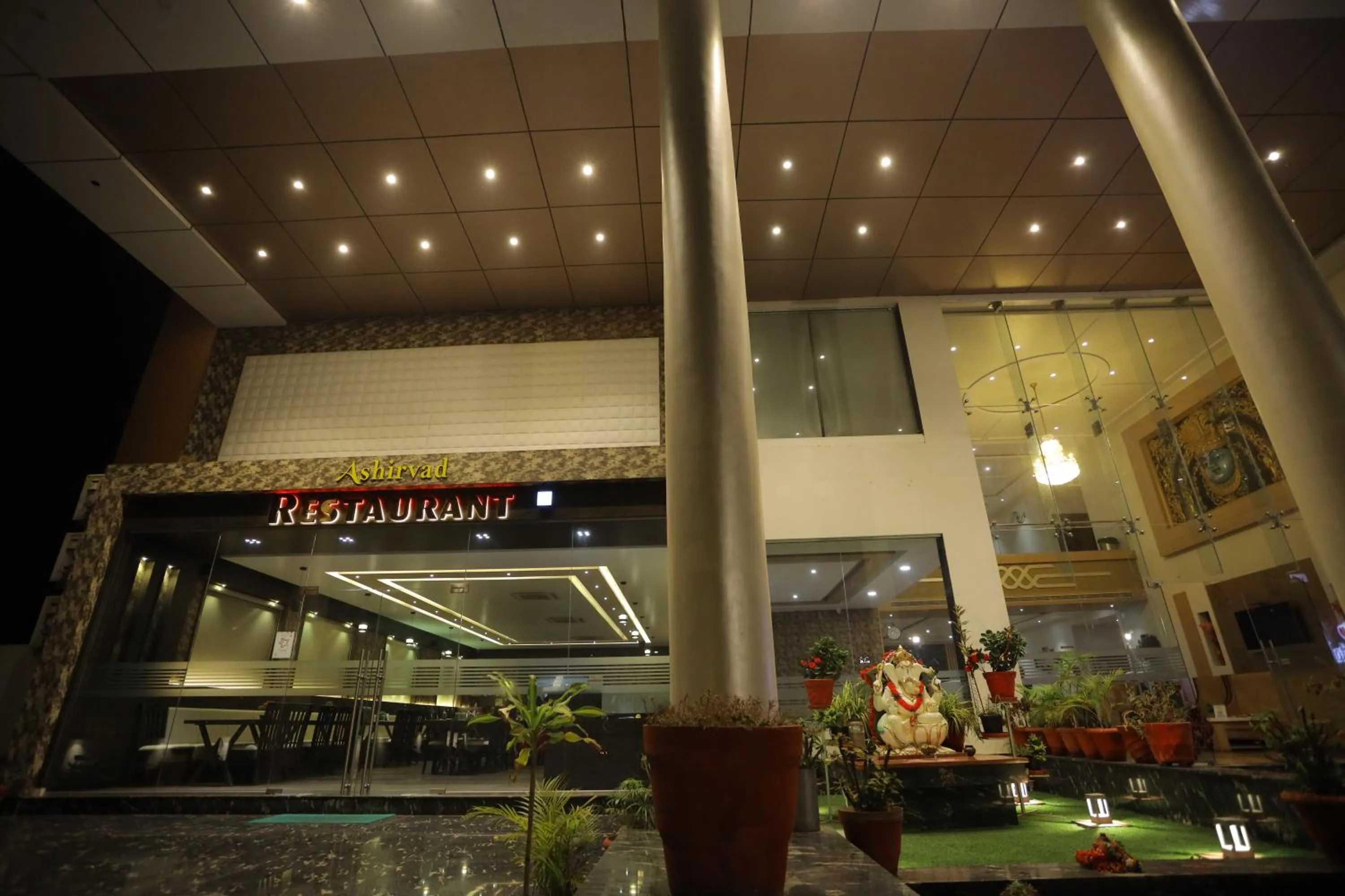 Restaurant/places to eat in THE GRAND ASTORIA SOMANTH by Shivalaya Darshanam