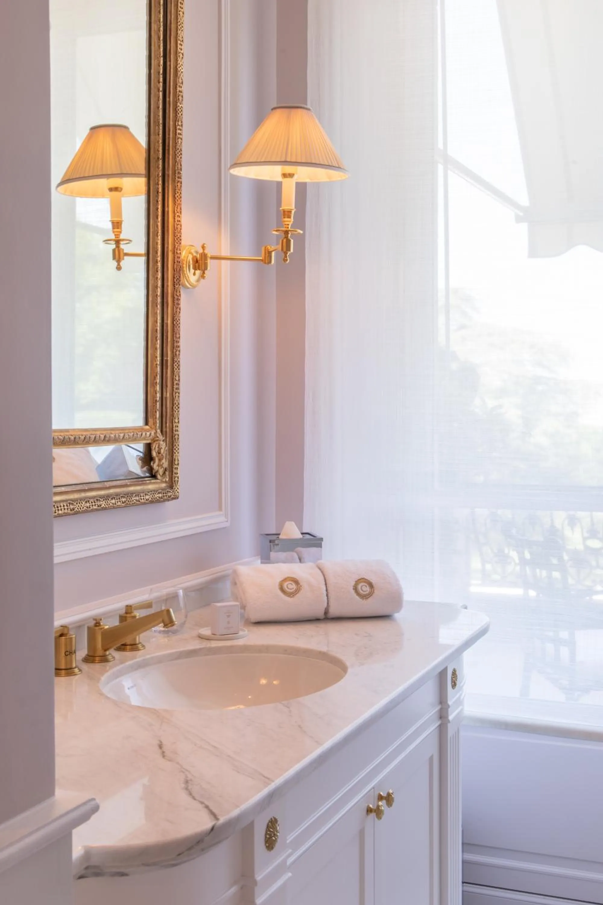Bathroom in Domaine les Crayères