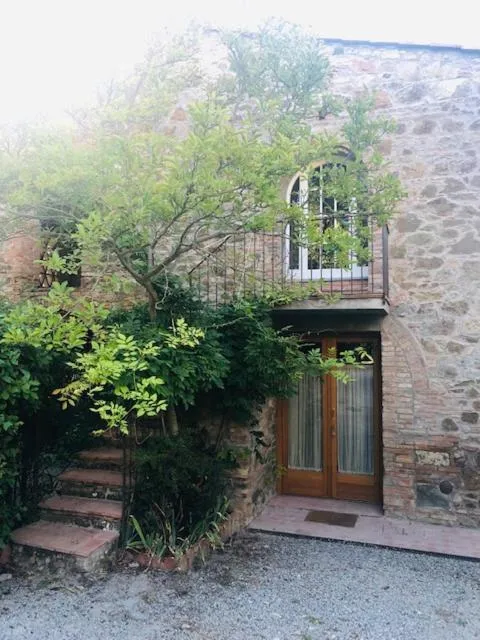 Property building in La Magnolia