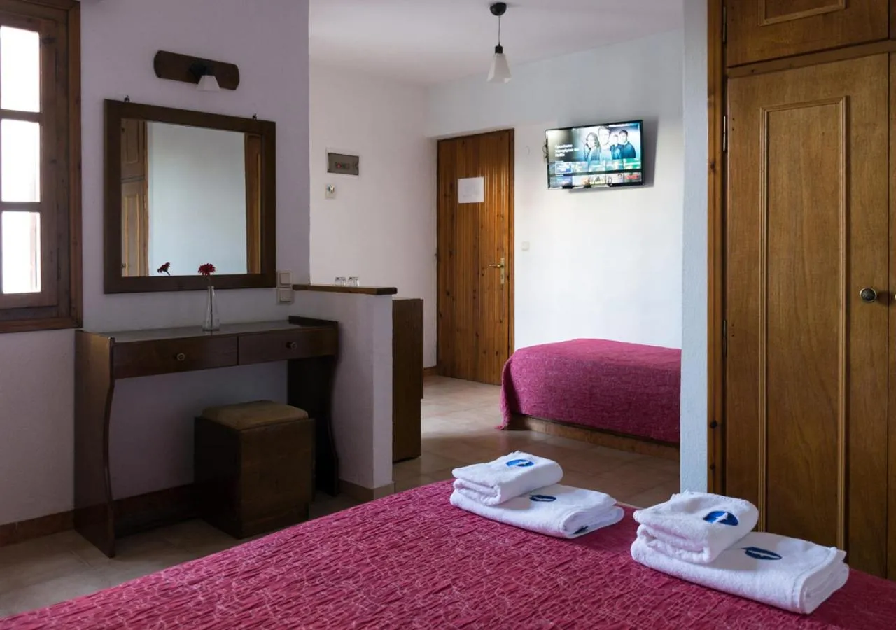 Photo of the whole room, Bed in Drymna