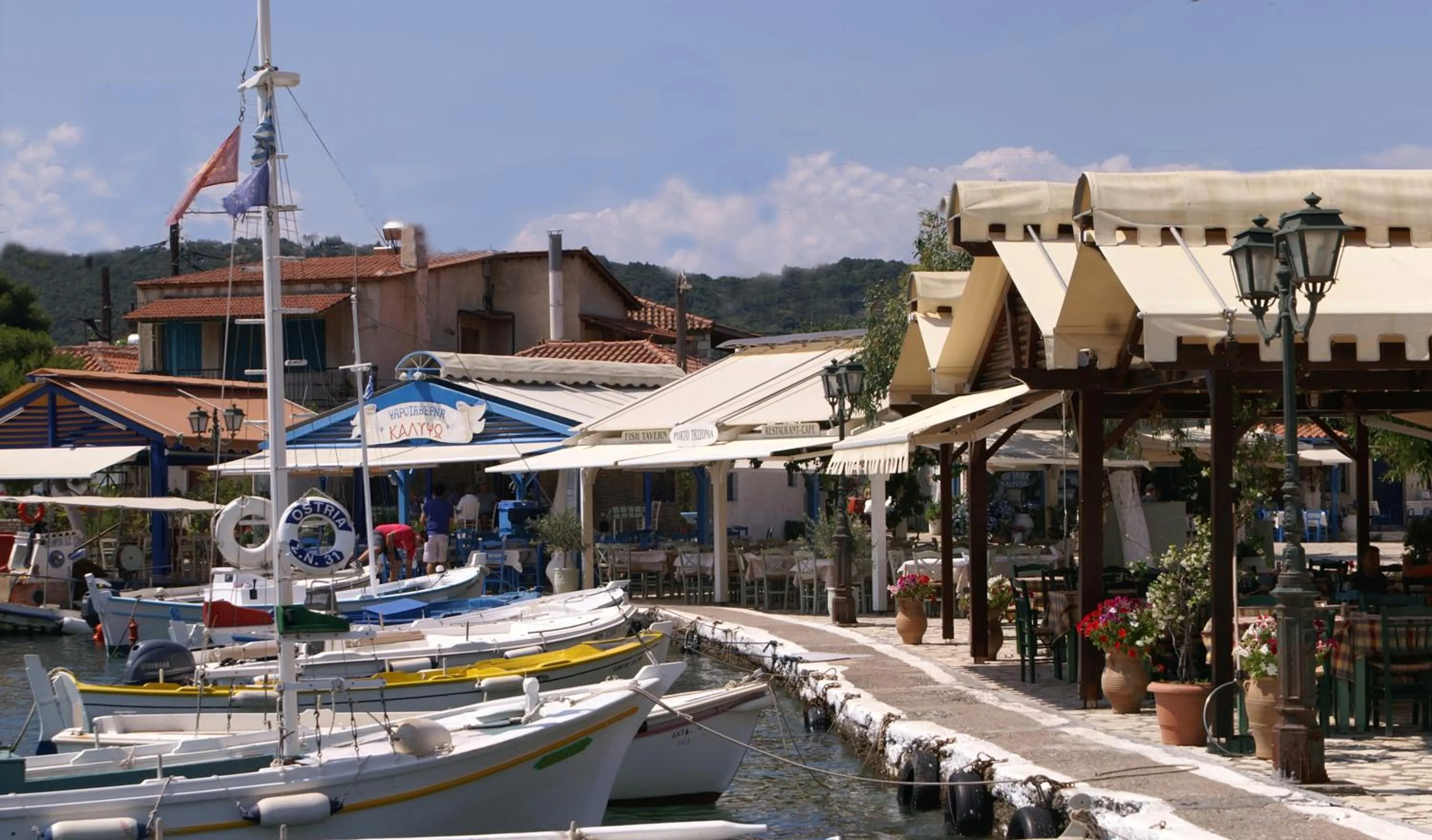 Restaurant/places to eat in Drymna