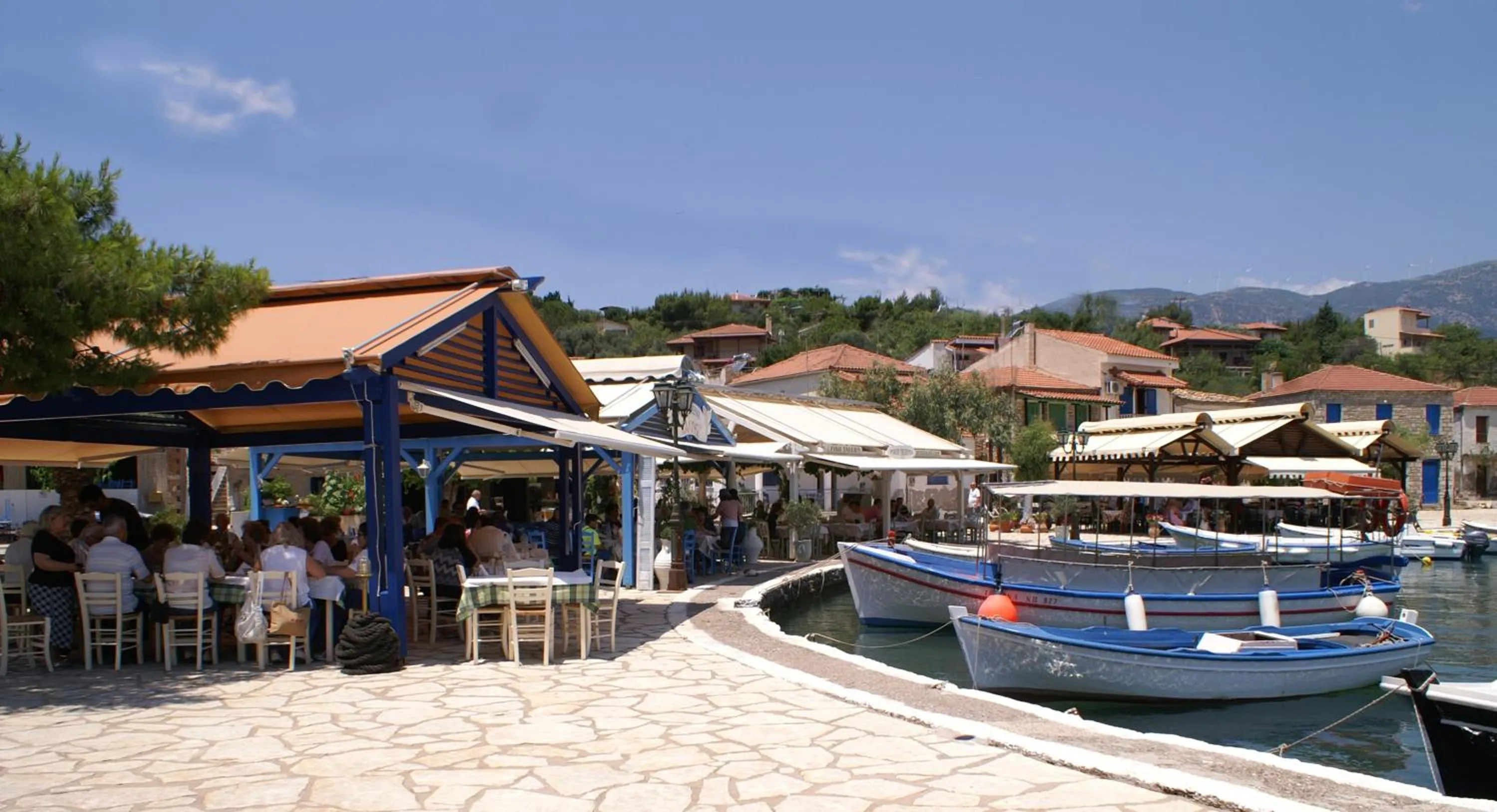 Restaurant/places to eat in Drymna