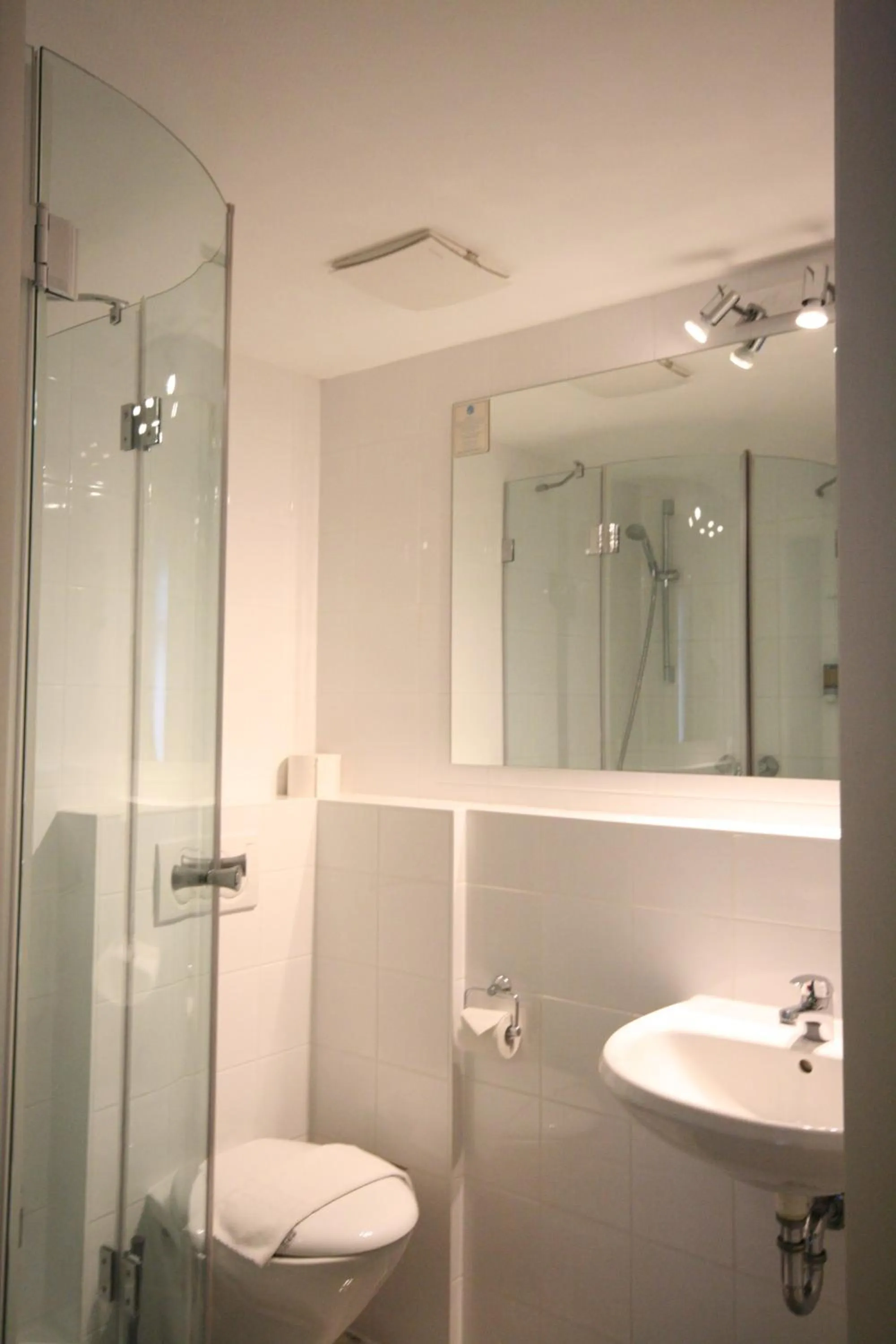 Bathroom in Altstadt Hotel